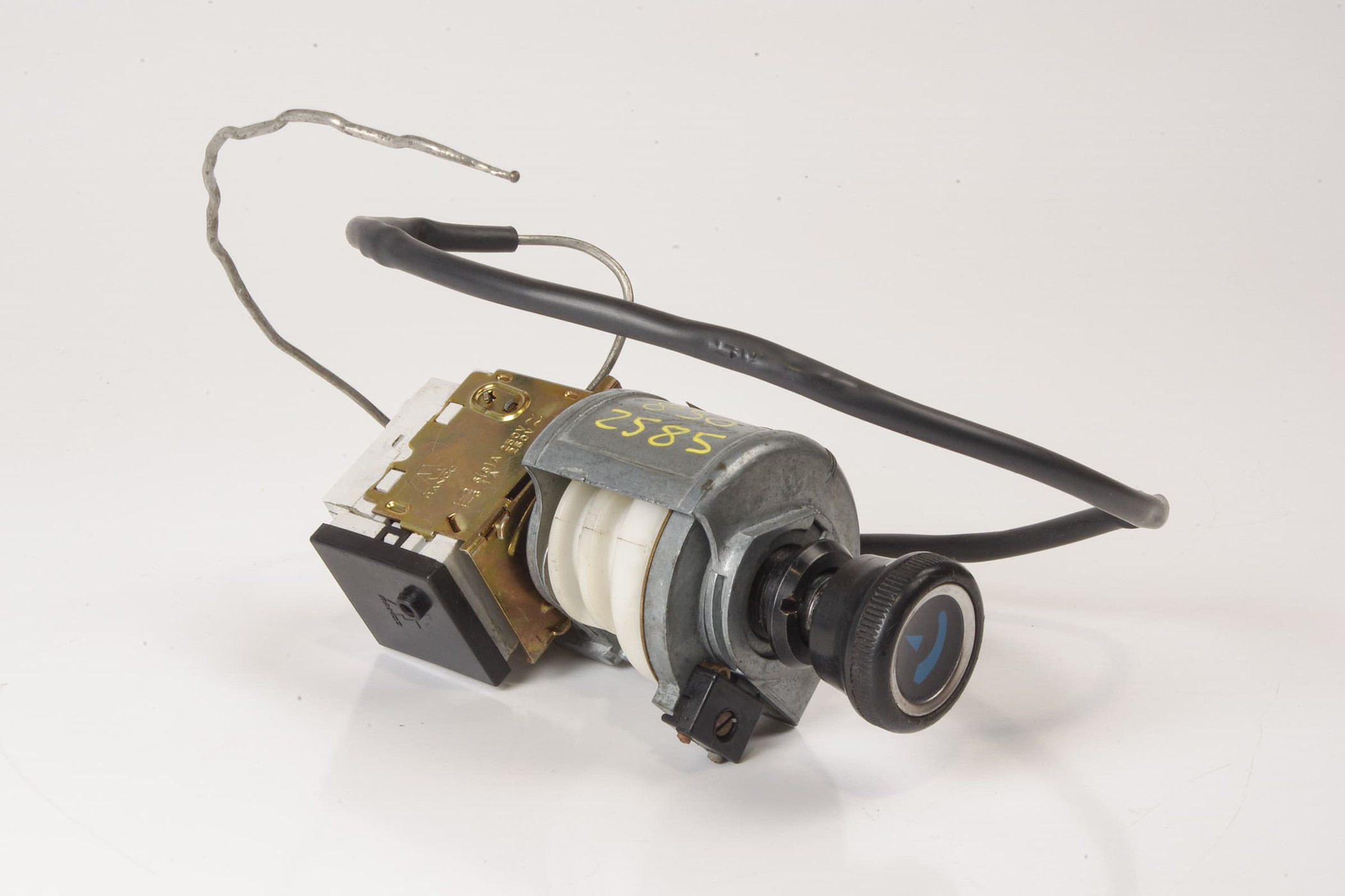 Mercedes 1078302585 HVAC Control Unit | R107 SL