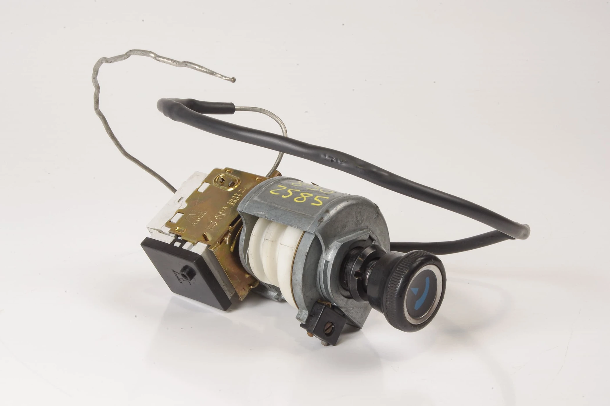 Mercedes 1078302585 HVAC Control Unit | R107 SL