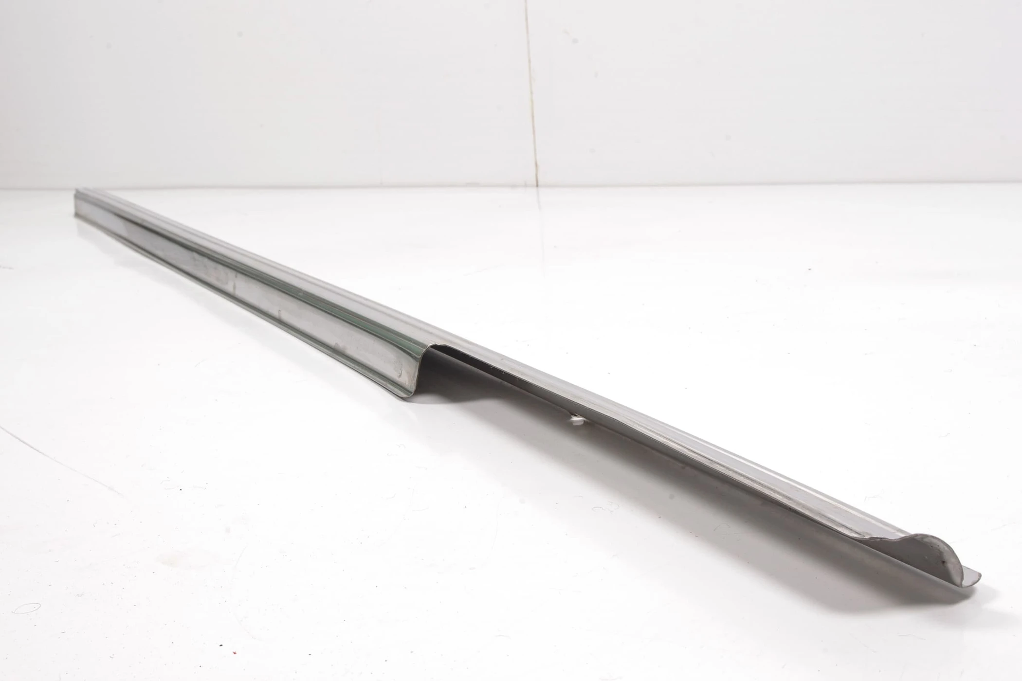 Mercedes 1076860436 Door Inner Sill - Right | C107 R107 SL W123 V123 E