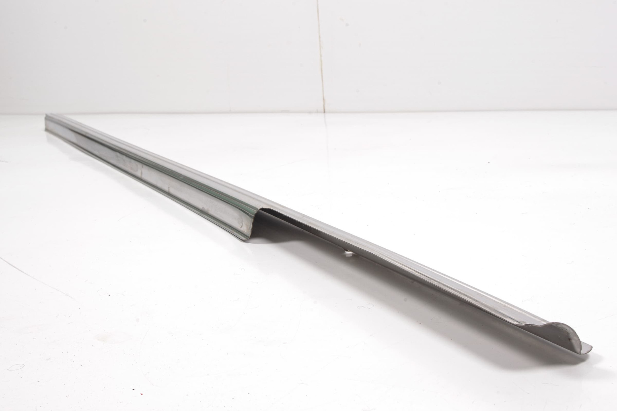 Mercedes 1076860436 Door Inner Sill - Right | C107 R107 SL W123 V123 E