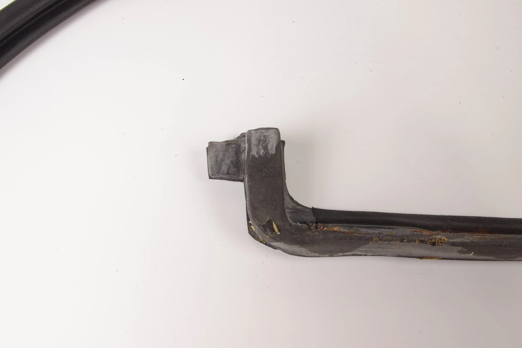 Mercedes 1077580198 Deck Lid Seal | R107 SL
