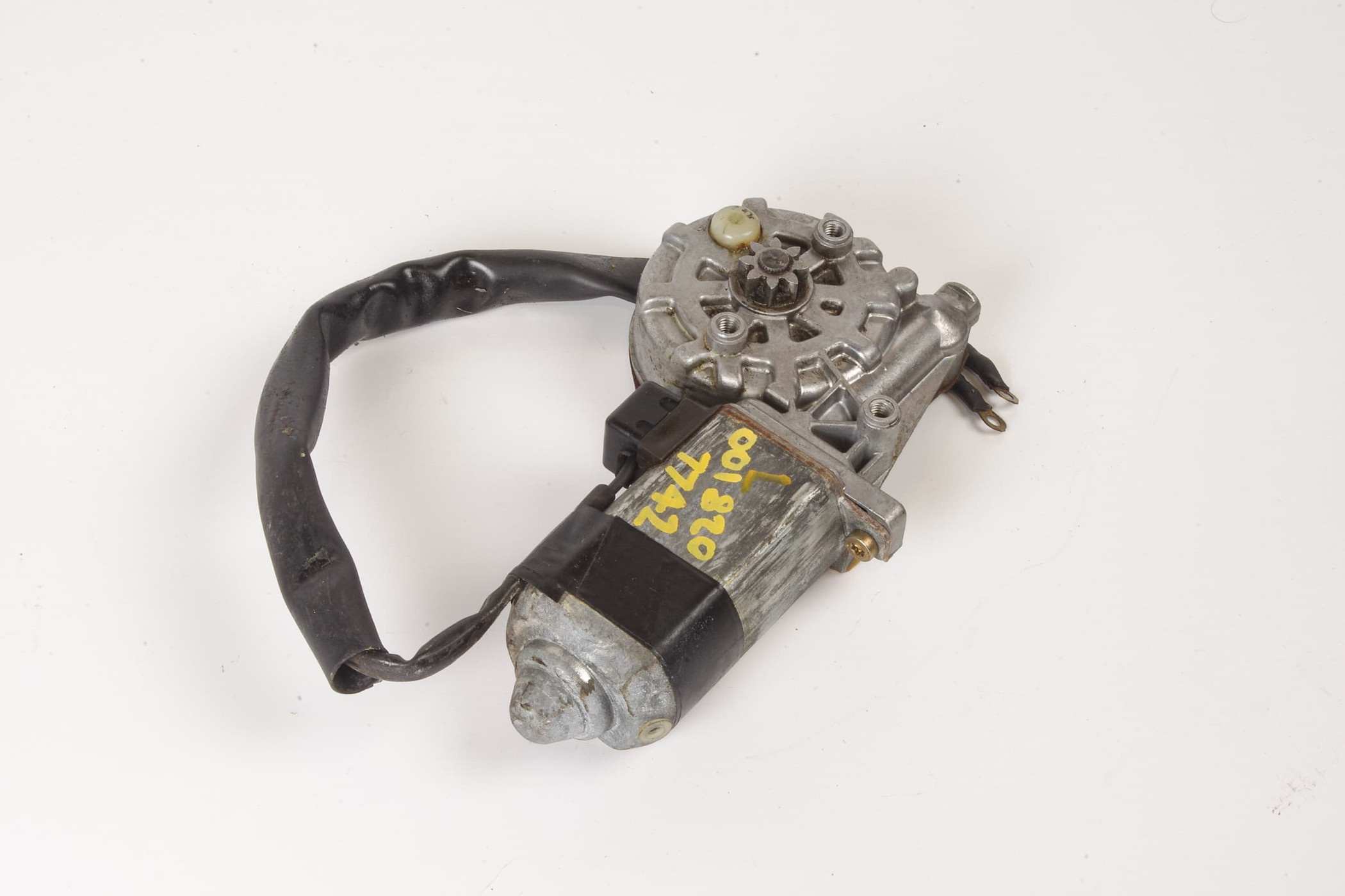 Mercedes 0018207742 Window Motor - Left | C107 R107 SL W110 W114 W115 W123 E...