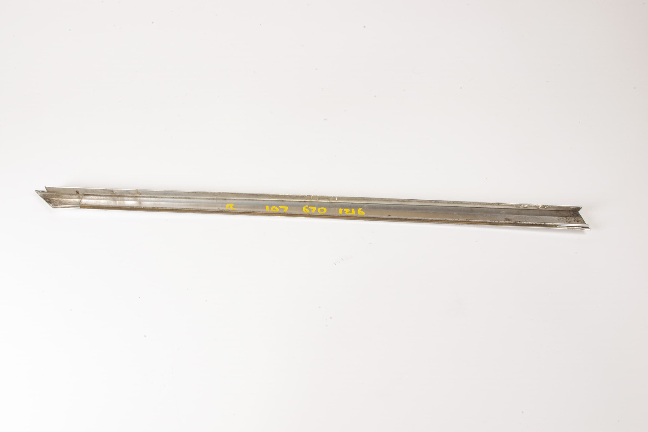 Mercedes 1076701216 A Pillar Chrome Trim - Right | R107 SL