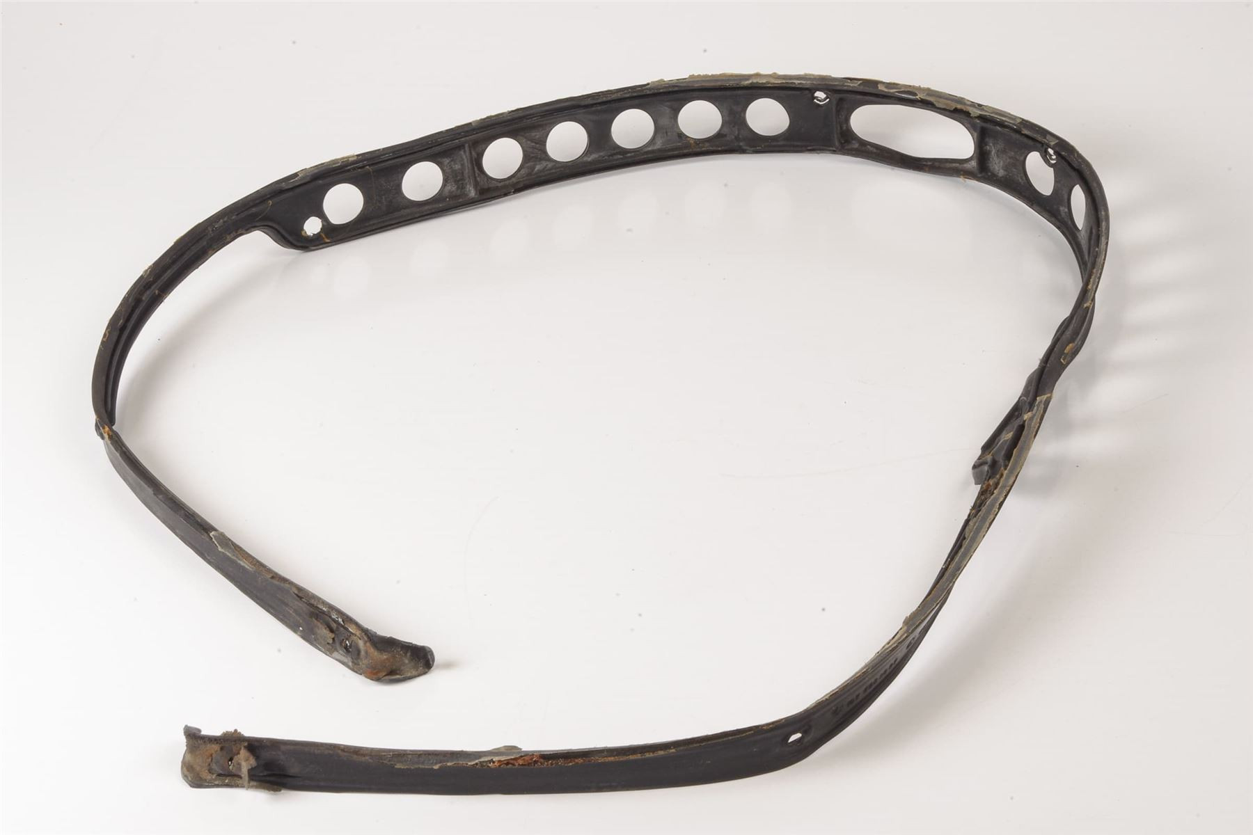 Mercedes 1077580205 Boot Trim Seal | C107 R107 SL W114 W115 E