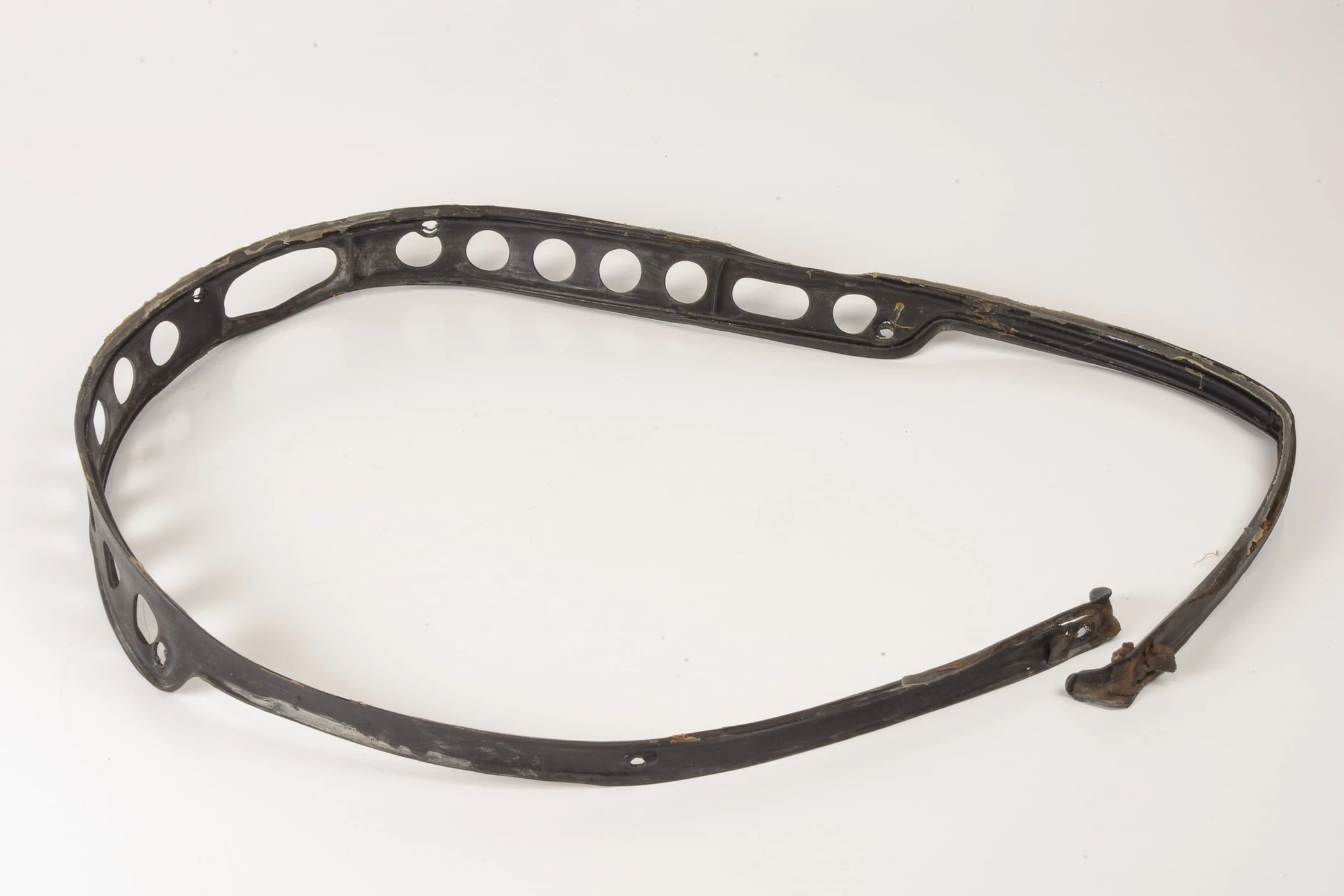 Mercedes 1077580205 Boot Trim Seal | C107 R107 SL W114 W115 E