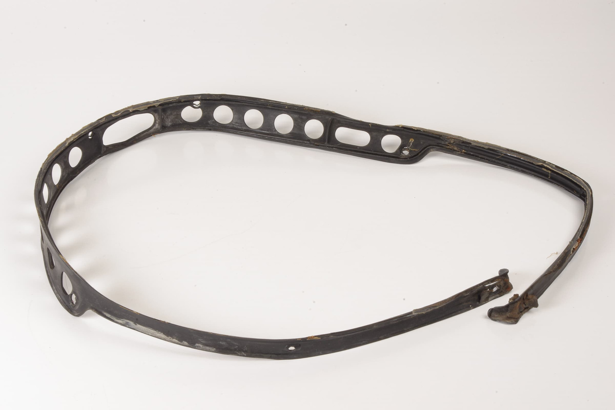 Mercedes 1077580205 Boot Trim Seal | C107 R107 SL W114 W115 E