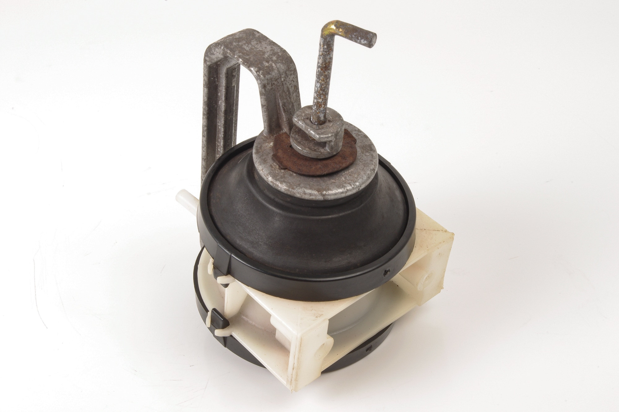 Mercedes 0008001175 A/C Vacuum Actuator | C107 R107 SL W108 W109 W111 W116 S...