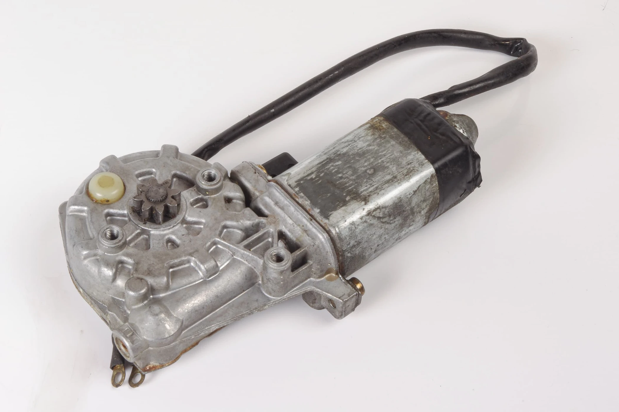 Mercedes 0018207842 Window Motor - Right | C107 R107 SL W110 W114 W115 W123 E...