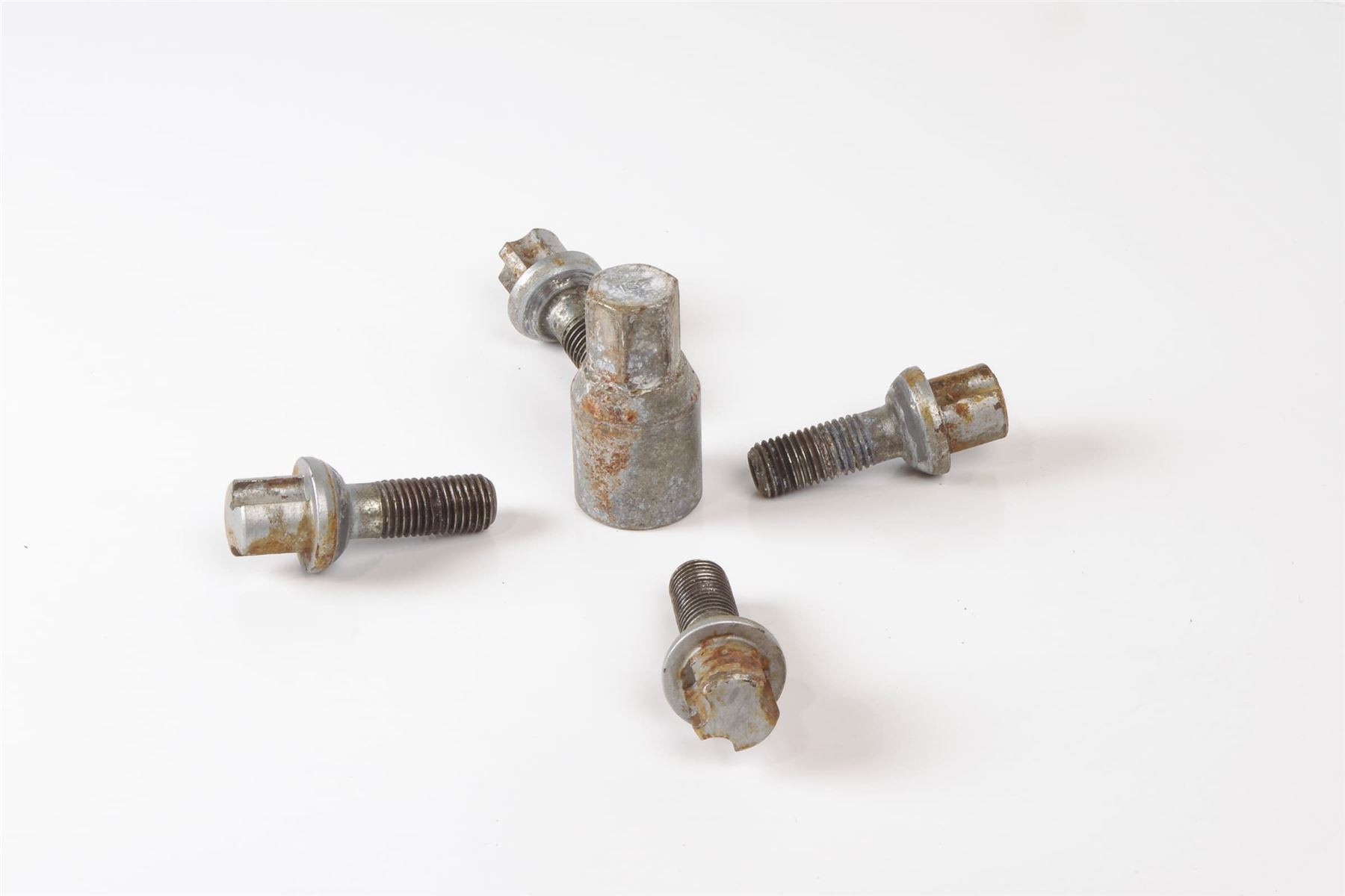 Mercedes 2014010270 Locking Wheel Nuts | C107 R107 W113 R129 SL W108 W109...