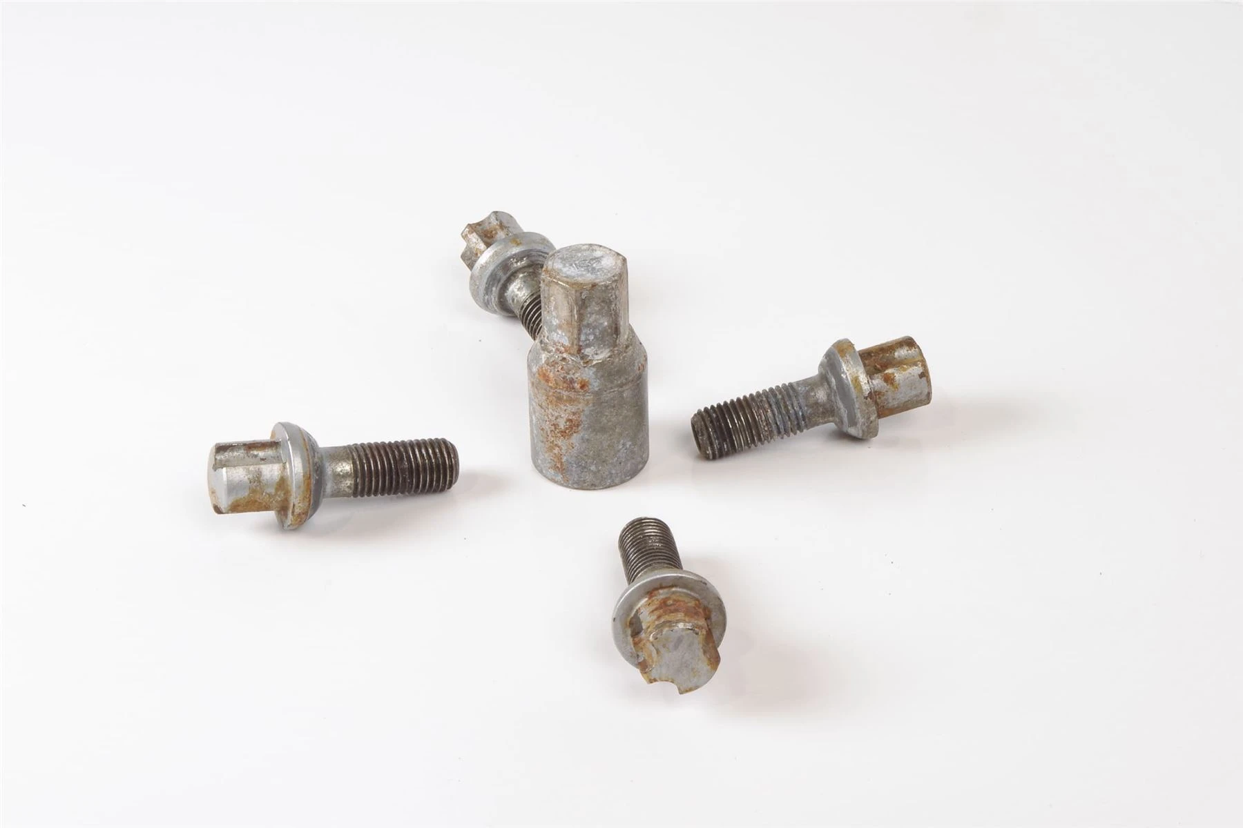 Mercedes 2014010270 Locking Wheel Nuts | C107 R107 W113 R129 SL W108 W109...