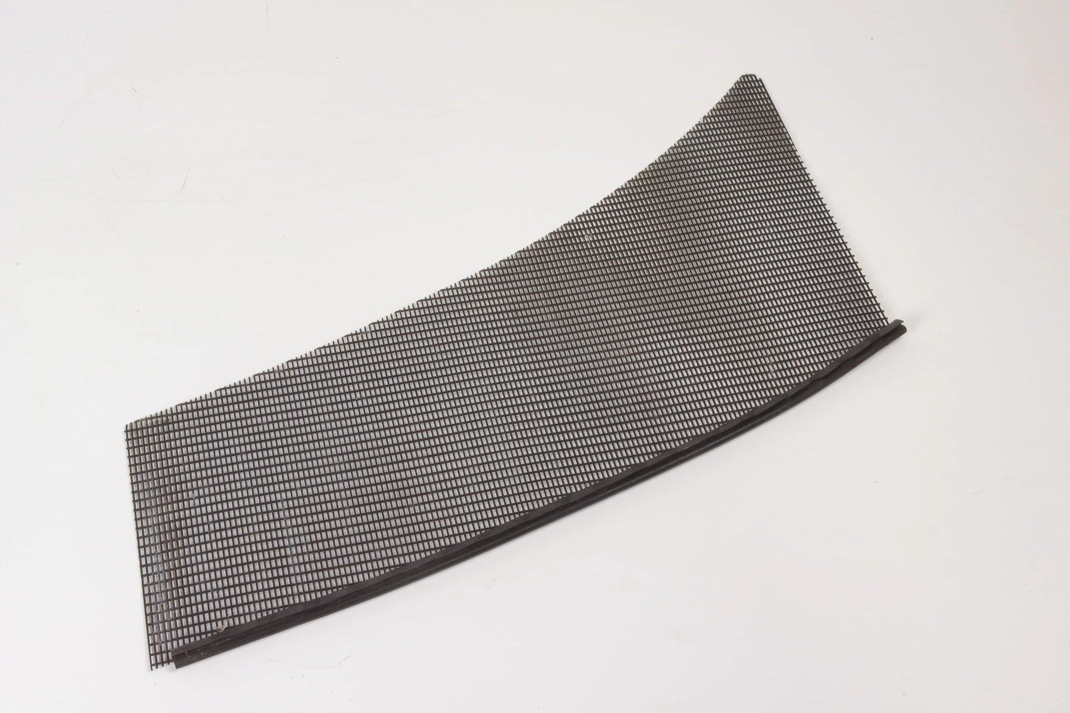 Mercedes 1078360018 Bonnet Grille Mesh | C107 R107 SL