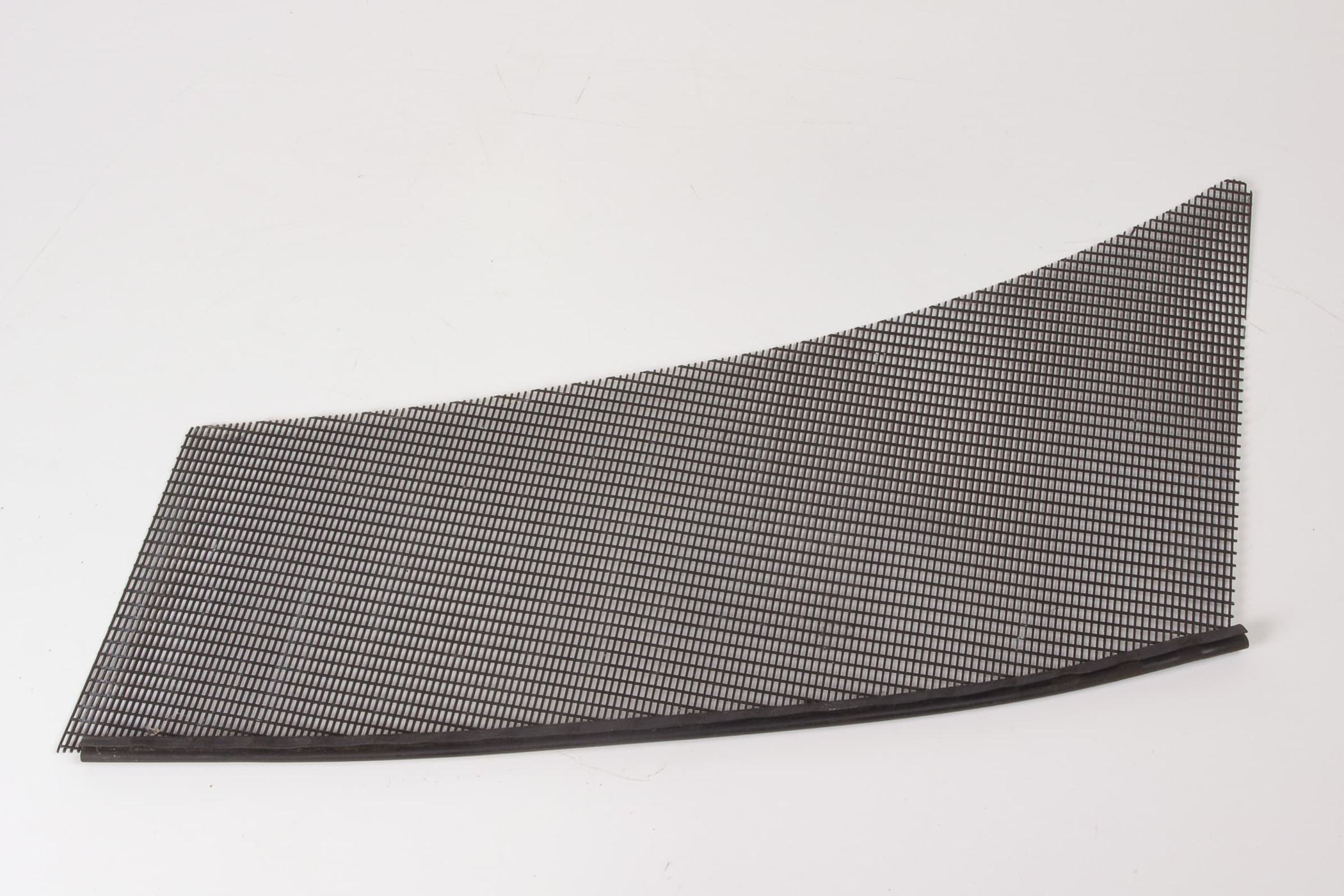 Mercedes 1078360018 Bonnet Grille Mesh | C107 R107 SL
