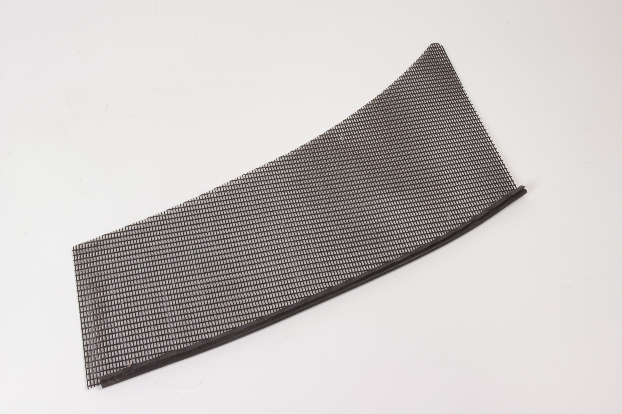 Mercedes 1078360018 Bonnet Grille Mesh | C107 R107 SL
