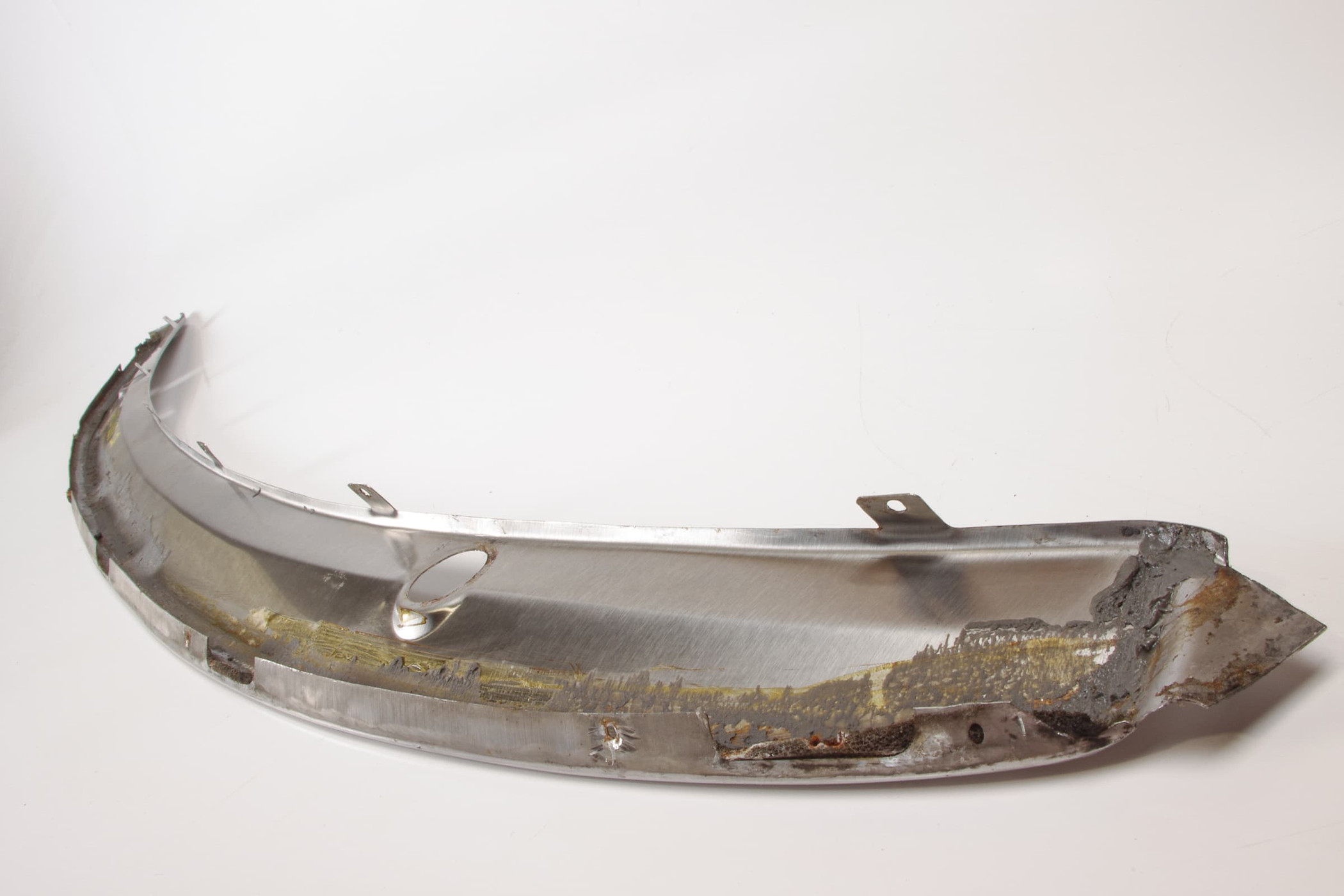 Mercedes 1076880340 Windscreen Trim | R107 SL