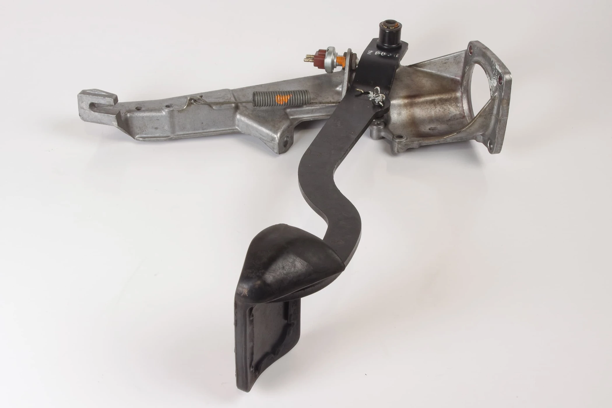 Mercedes 1072902018 Brake Pedal Assembly | C107 R107 SL W116 S