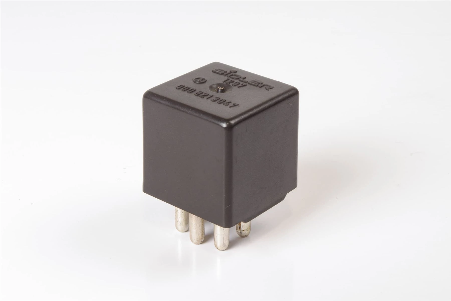 Mercedes 0008213047 Dome Light Relay | R107 SL W116 S