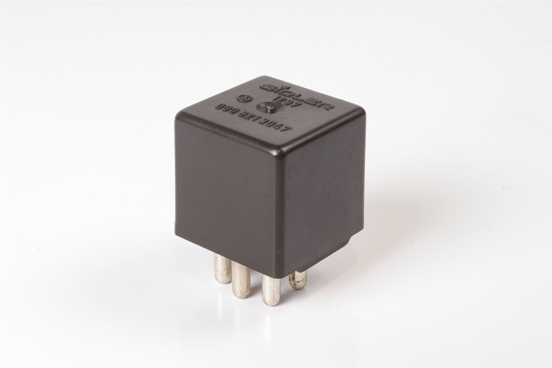 Mercedes 0008213047 Dome Light Relay | R107 SL W116 S