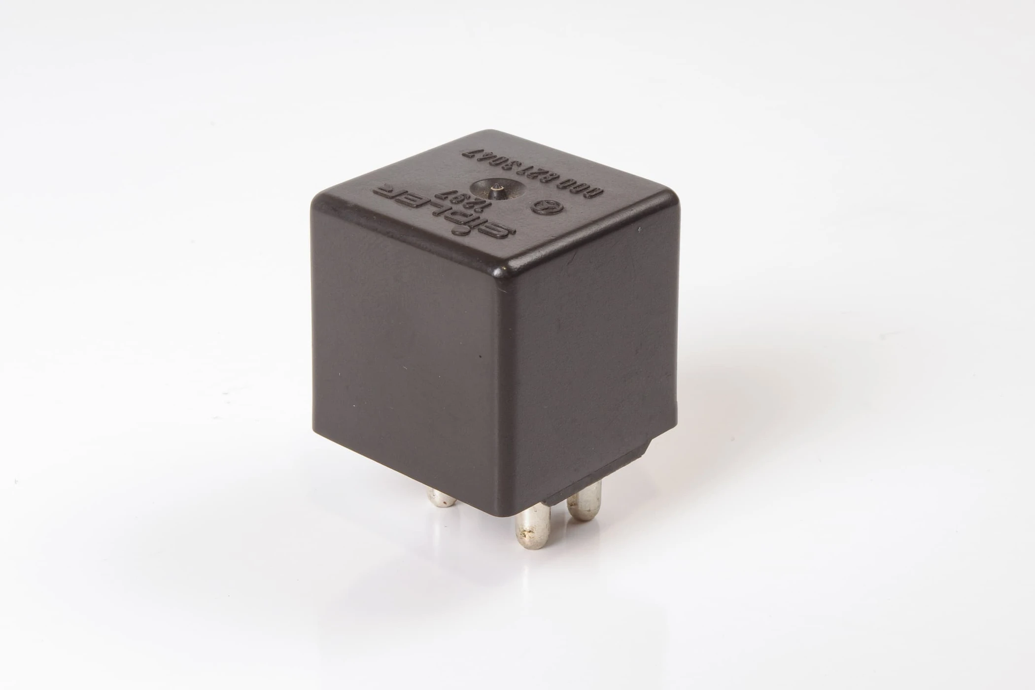 Mercedes 0008213047 Dome Light Relay | R107 SL W116 S