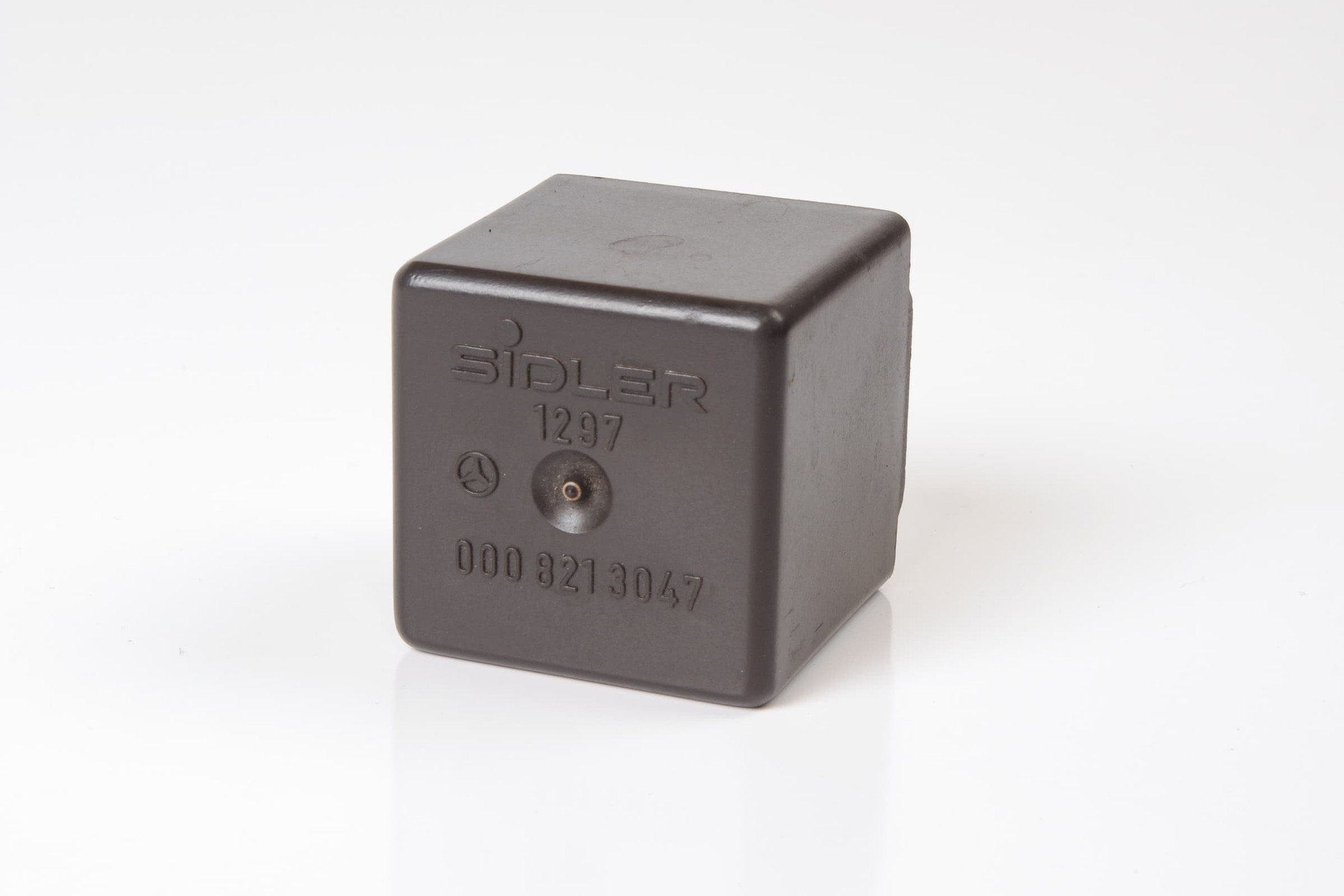 Mercedes 0008213047 Dome Light Relay | R107 SL W116 S