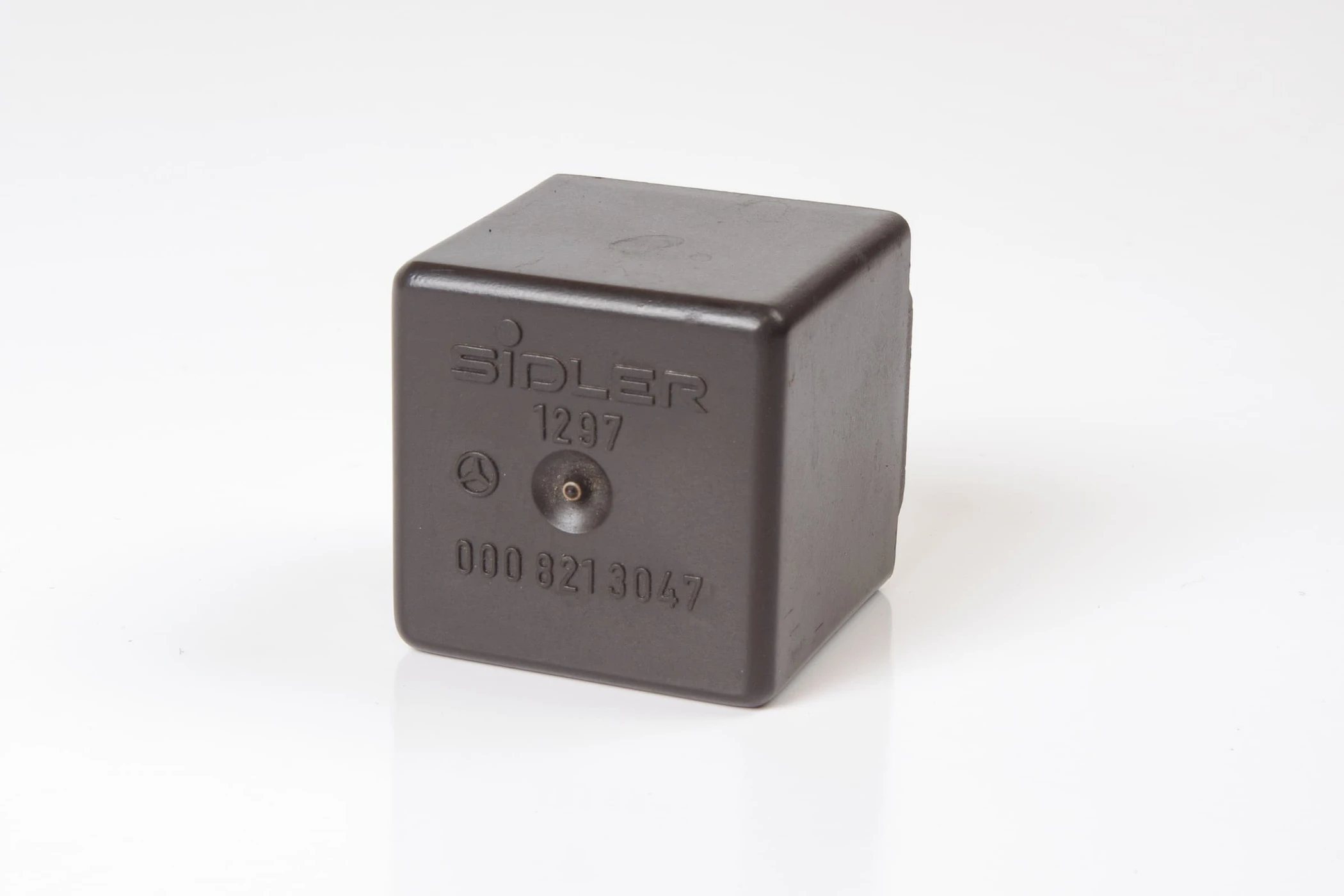 Mercedes 0008213047 Dome Light Relay | R107 SL W116 S