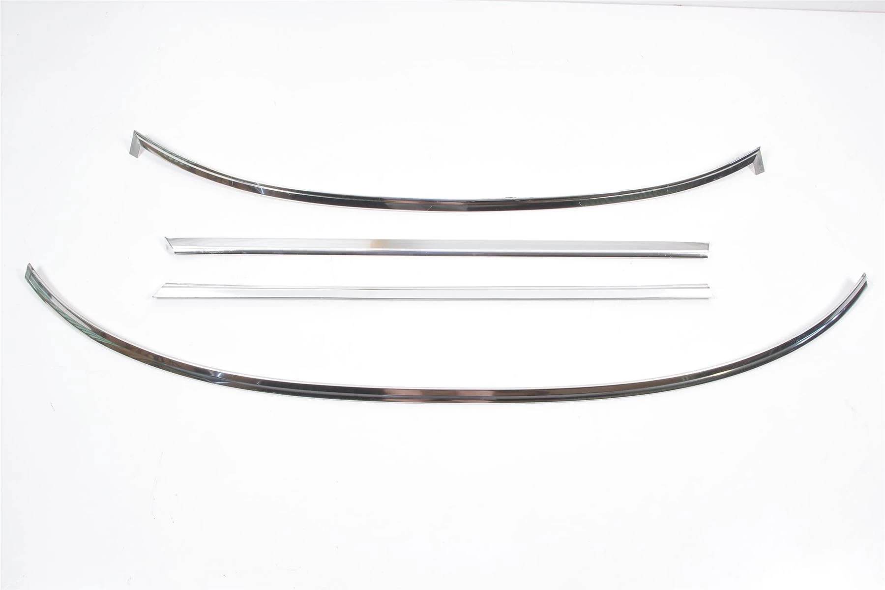 Mercedes 1076714030 Windscreen Trim | R107 SL