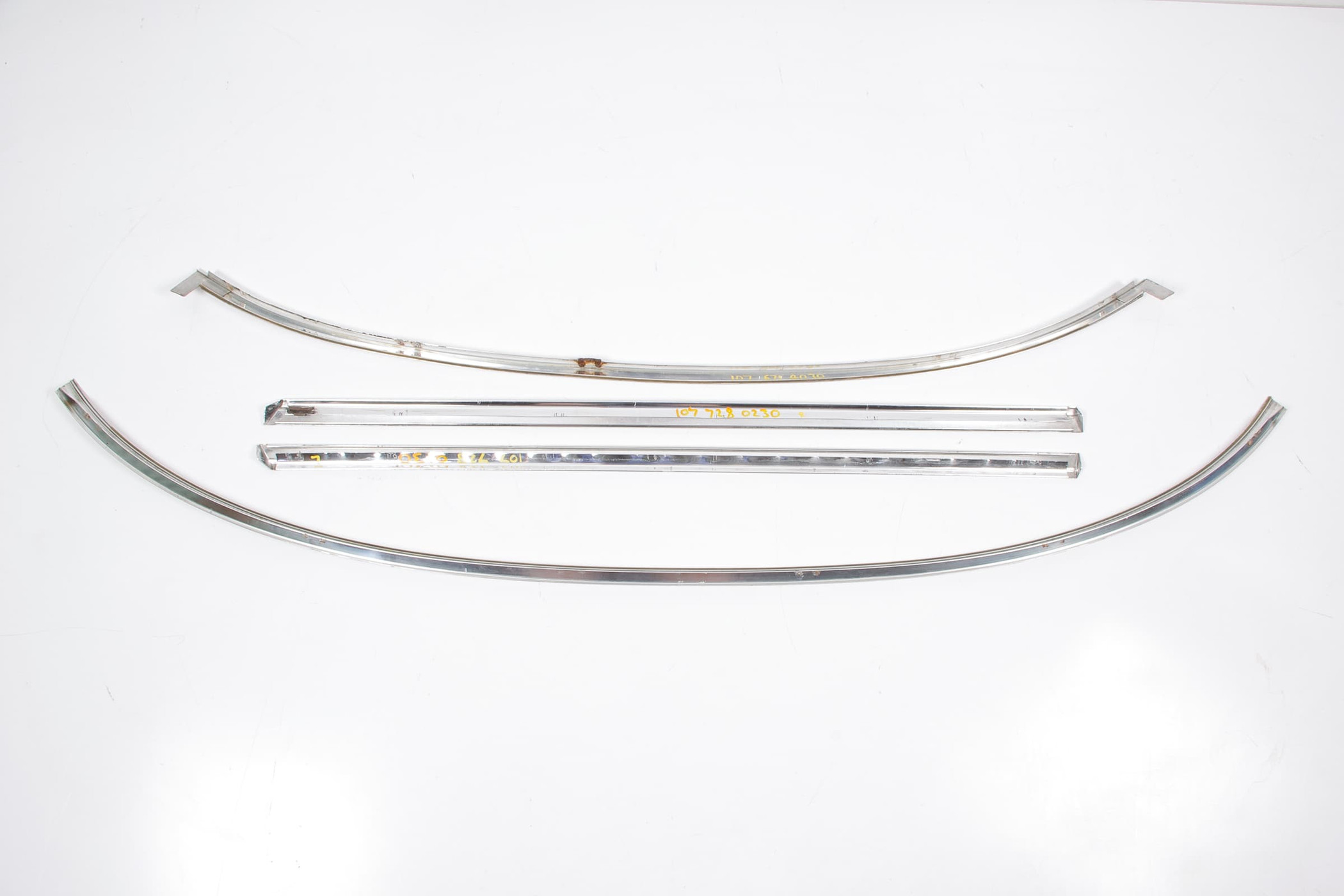 Mercedes 1076714030 Windscreen Trim | R107 SL