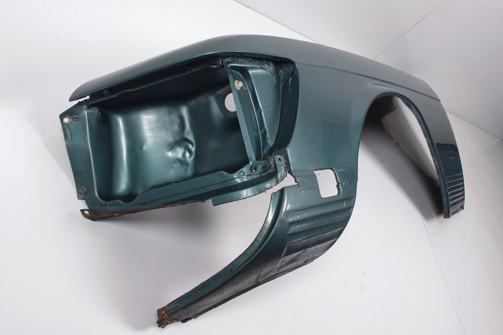 Mercedes 1078801318 Wing - Front Left | C107 R107 SL