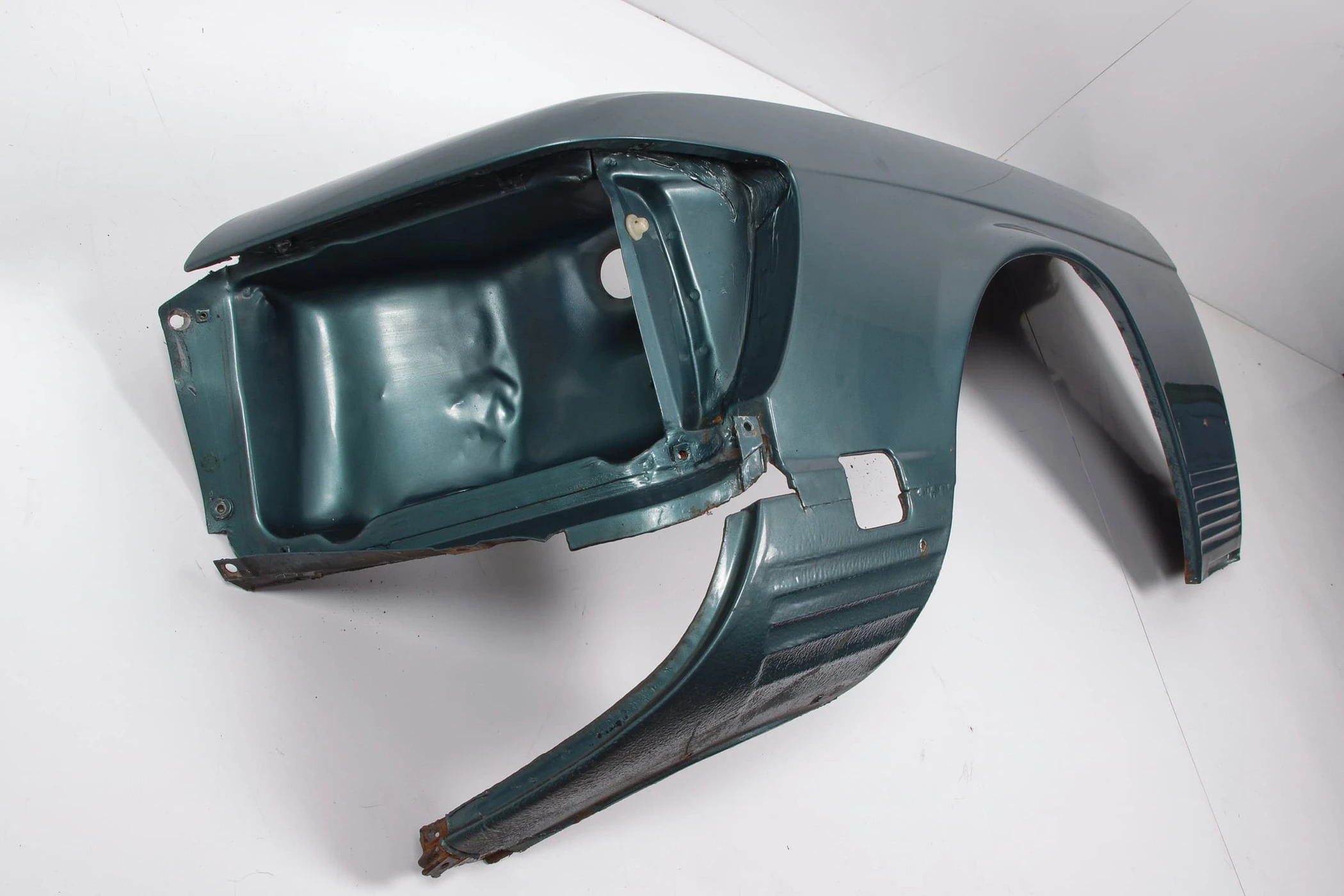 Mercedes 1078801318 Wing - Front Left | C107 R107 SL