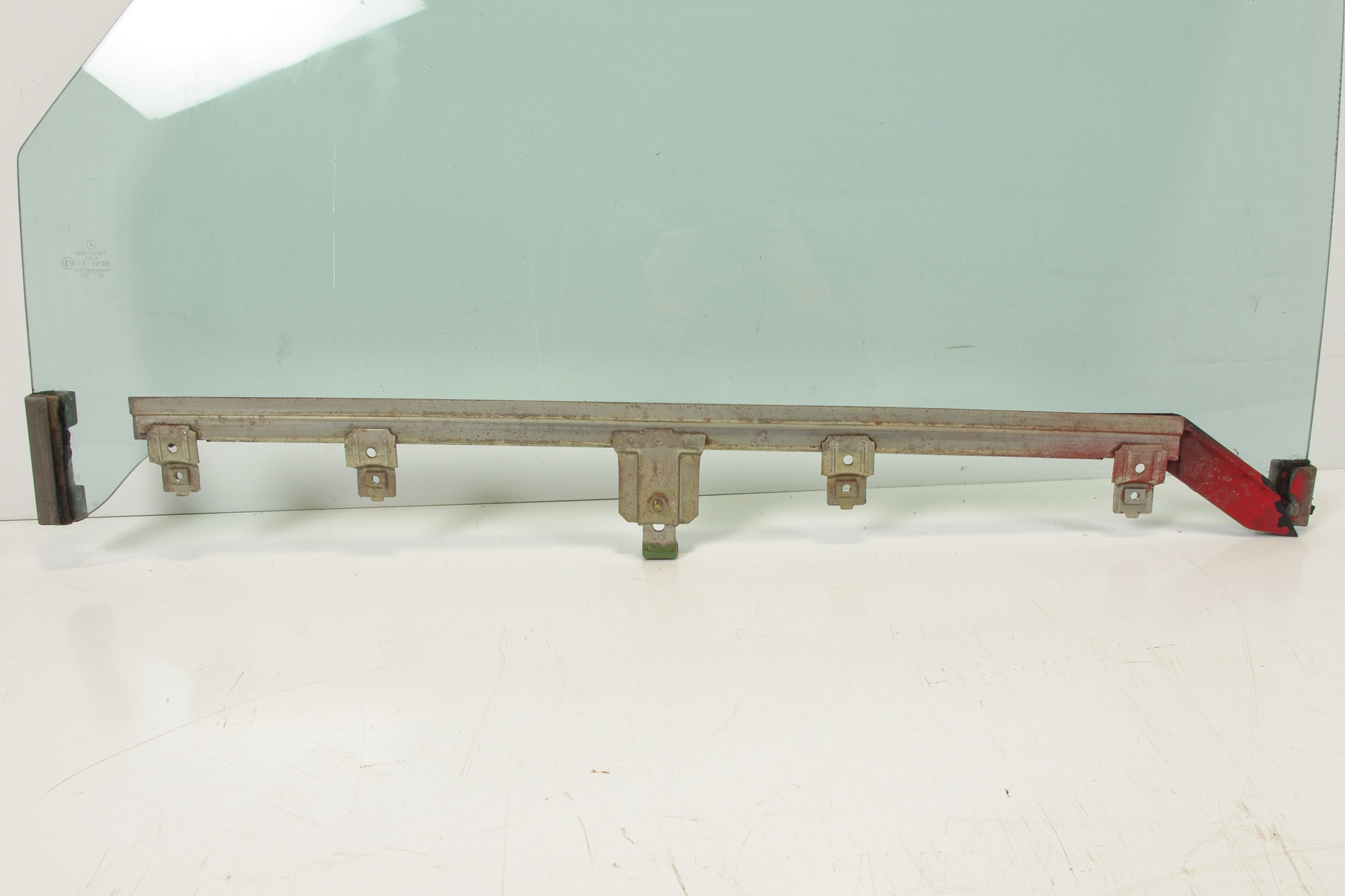 Mercedes 1077202518 Window Glass - Left | R107 SL