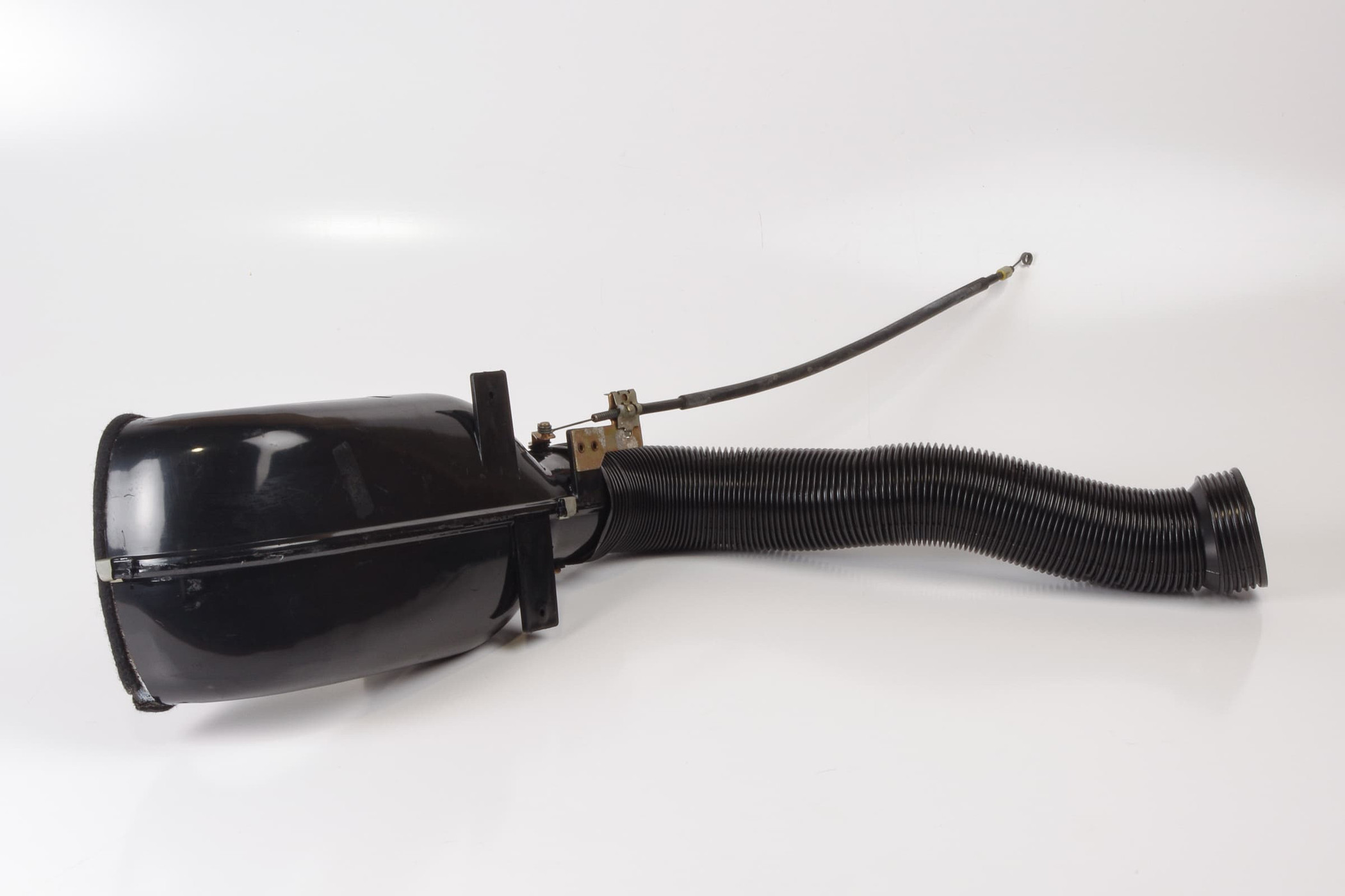 Mercedes 1078301645 A/C Duct (a) | C107 R107 SL