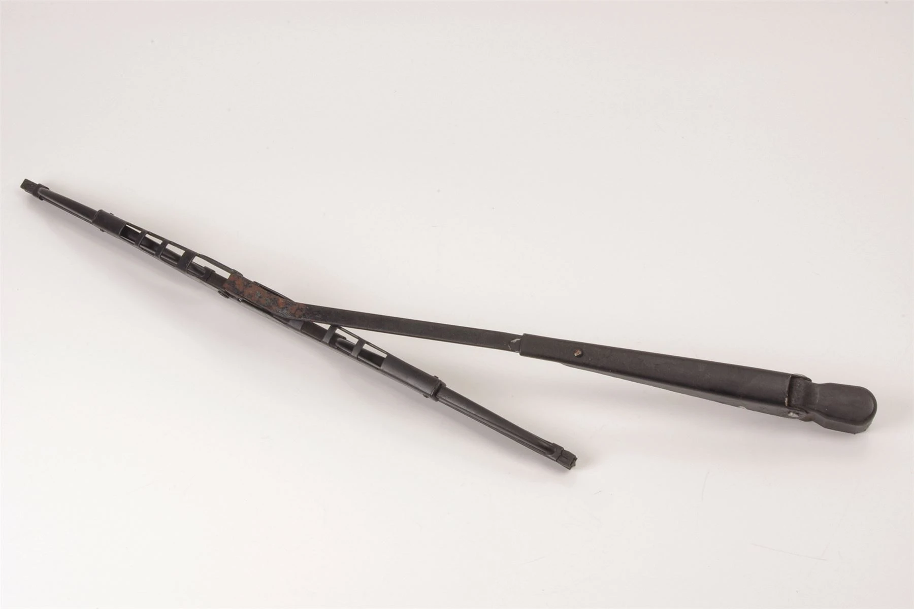 Mercedes 0008245628 Wiper Arm - Rear | W460 W461 W463 G