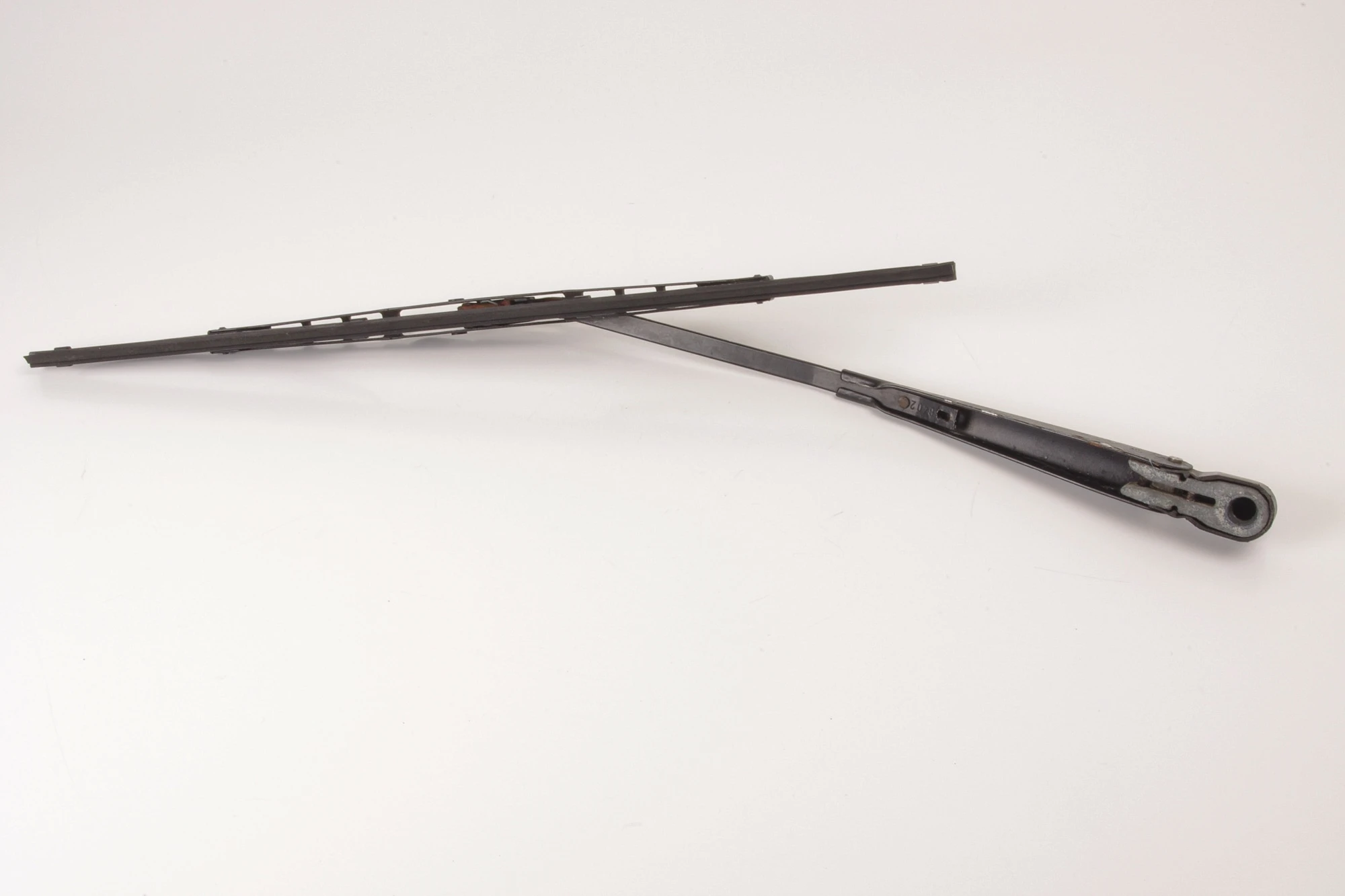 Mercedes 0008245628 Wiper Arm - Rear | W460 W461 W463 G