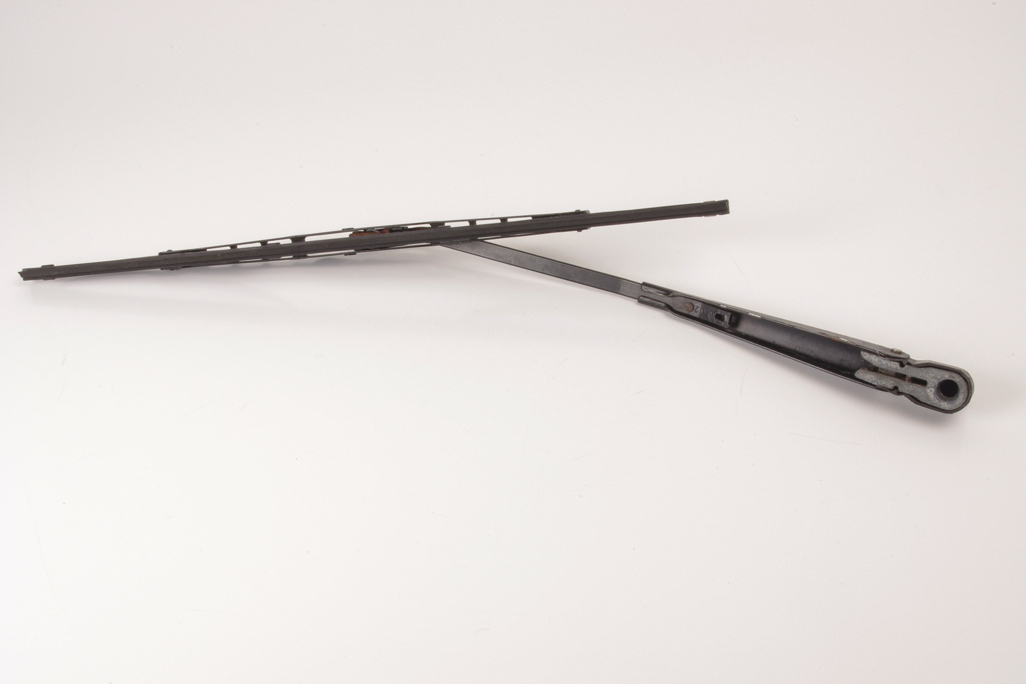 Mercedes 0008245628 Wiper Arm - Rear | W460 W461 W463 G