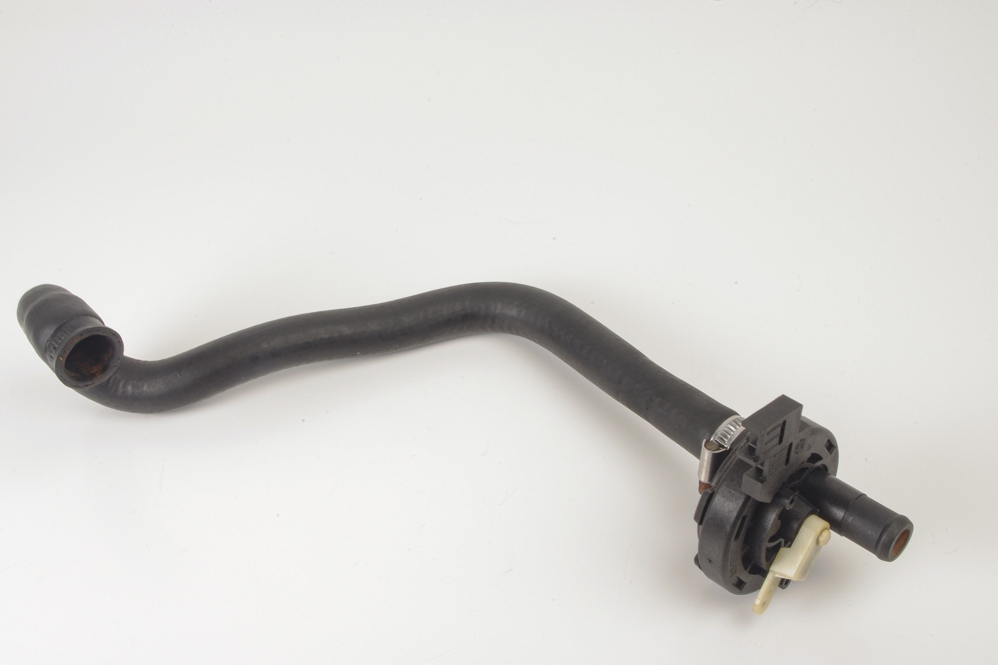 Mercedes 0008320084 Heater Valve | W460 W461 G