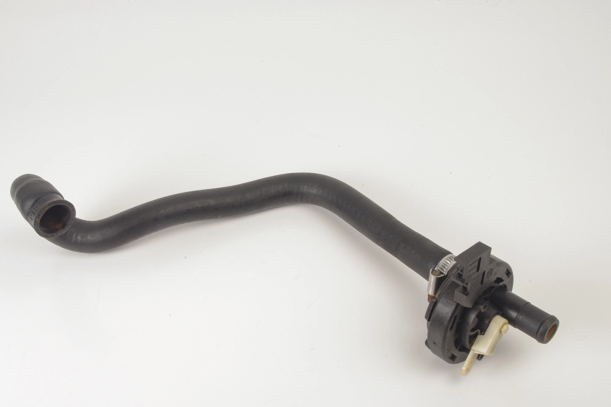 Mercedes 0008320084 Heater Valve | W460 W461 G