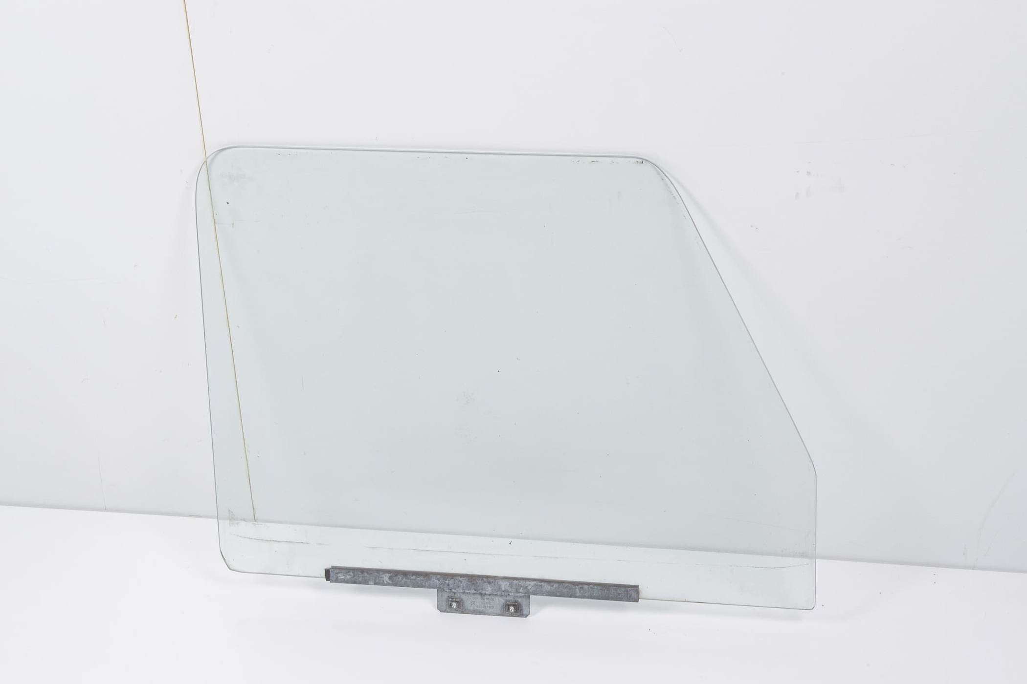 Mercedes 4606730410 Window Glass - Front Right | W460 W461 W463 G