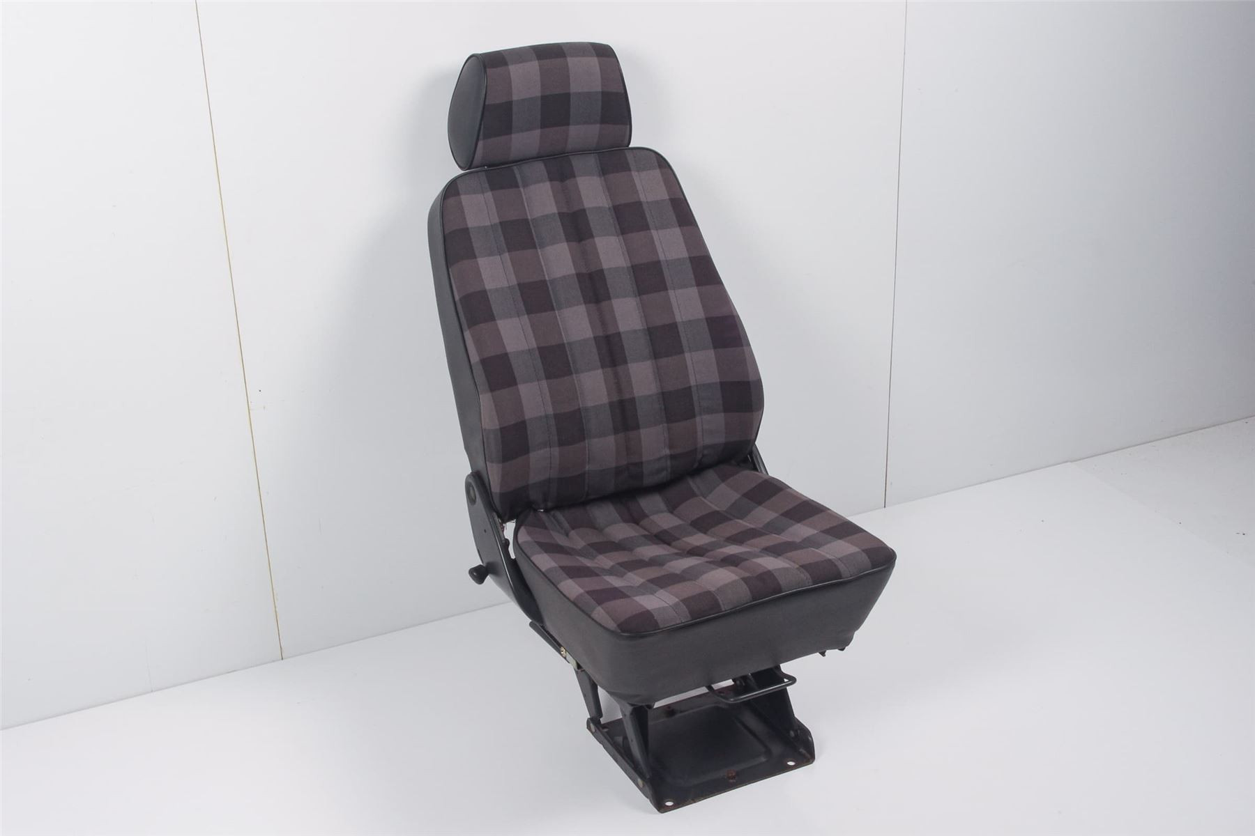 Mercedes 4609105201 Seat - Front Right Grey | W460 W461 G