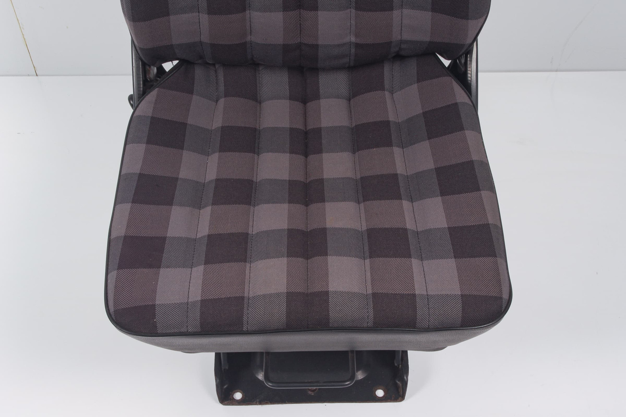 Mercedes 4609105201 Seat - Front Right Grey | W460 W461 G