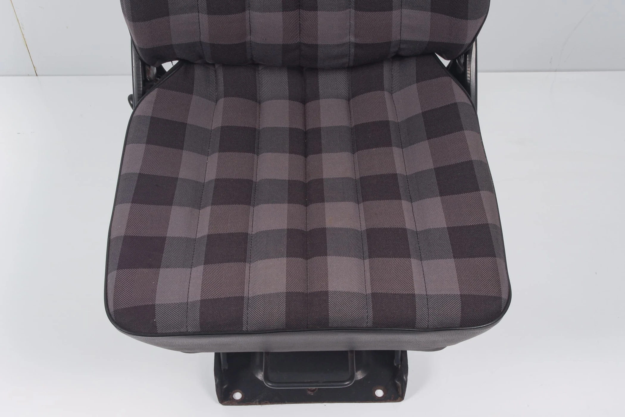 Mercedes 4609105201 Seat - Front Right Grey | W460 W461 G
