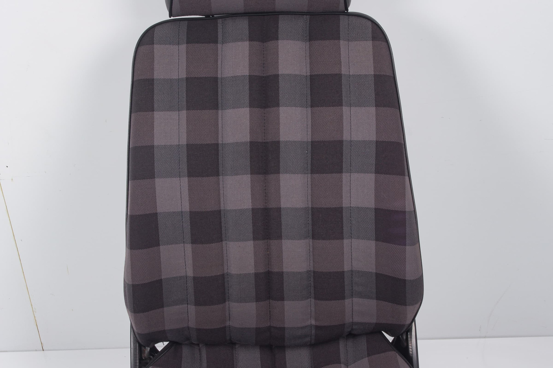 Mercedes 4609105201 Seat - Front Right Grey | W460 W461 G