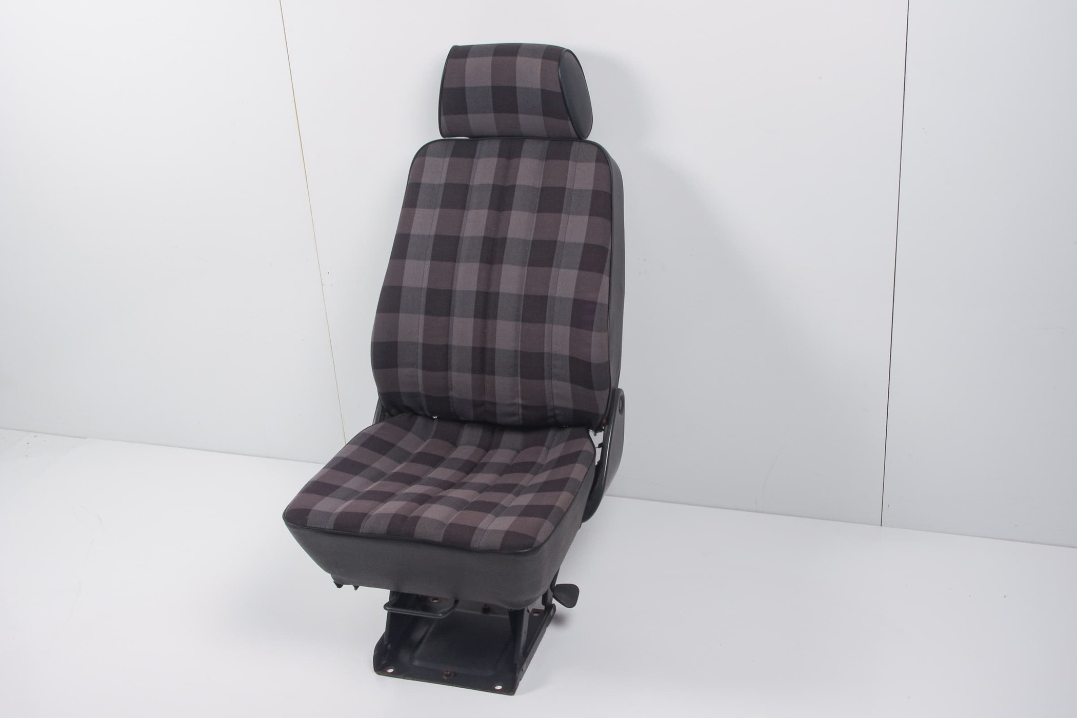 Mercedes 4609105201 Seat - Front Right Grey | W460 W461 G