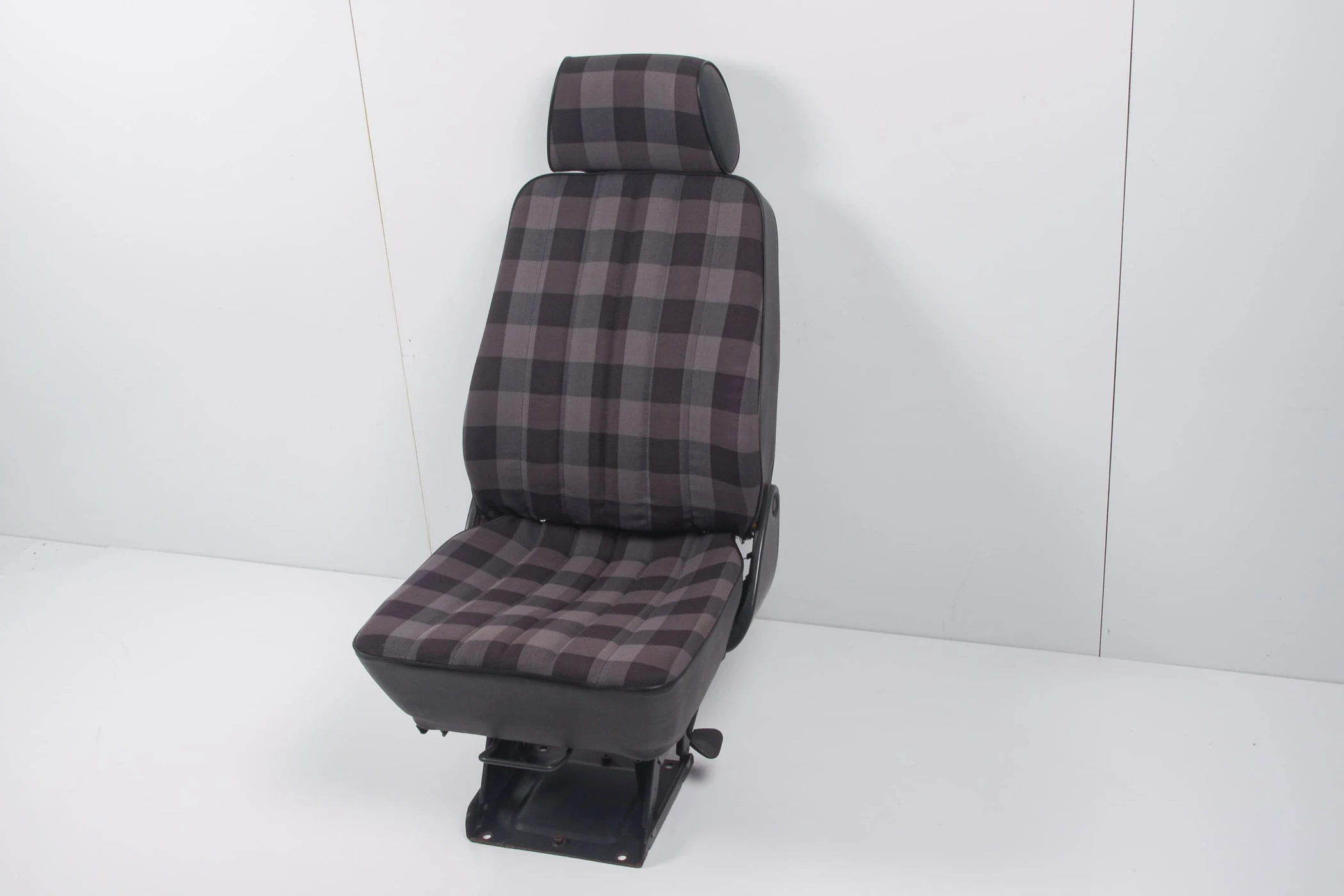 Mercedes 4609105201 Seat - Front Right Grey | W460 W461 G