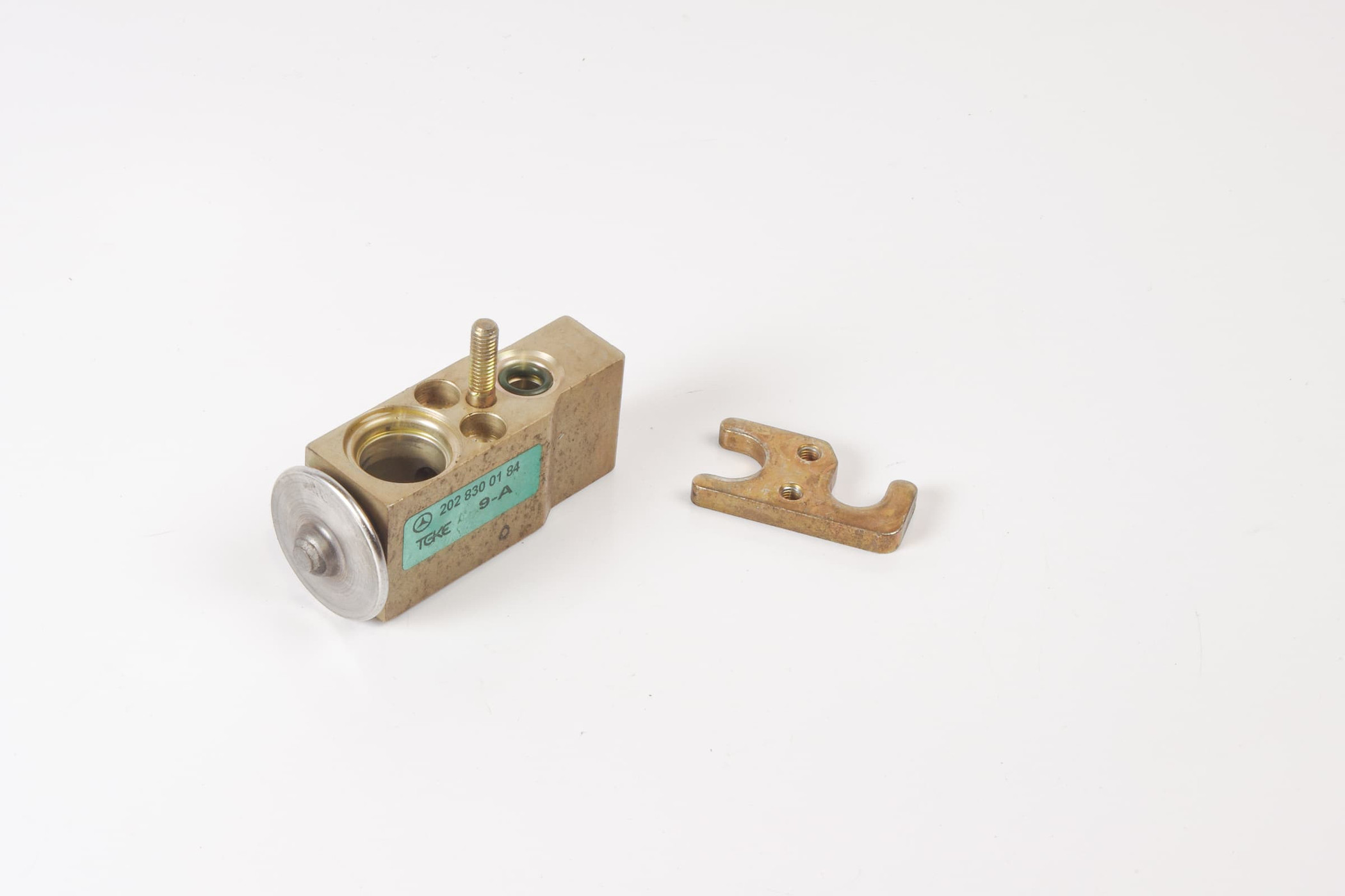 Mercedes 2028300184 A/C Expansion Valve | R129 SL W140 S R170 SLK W202 C C208...