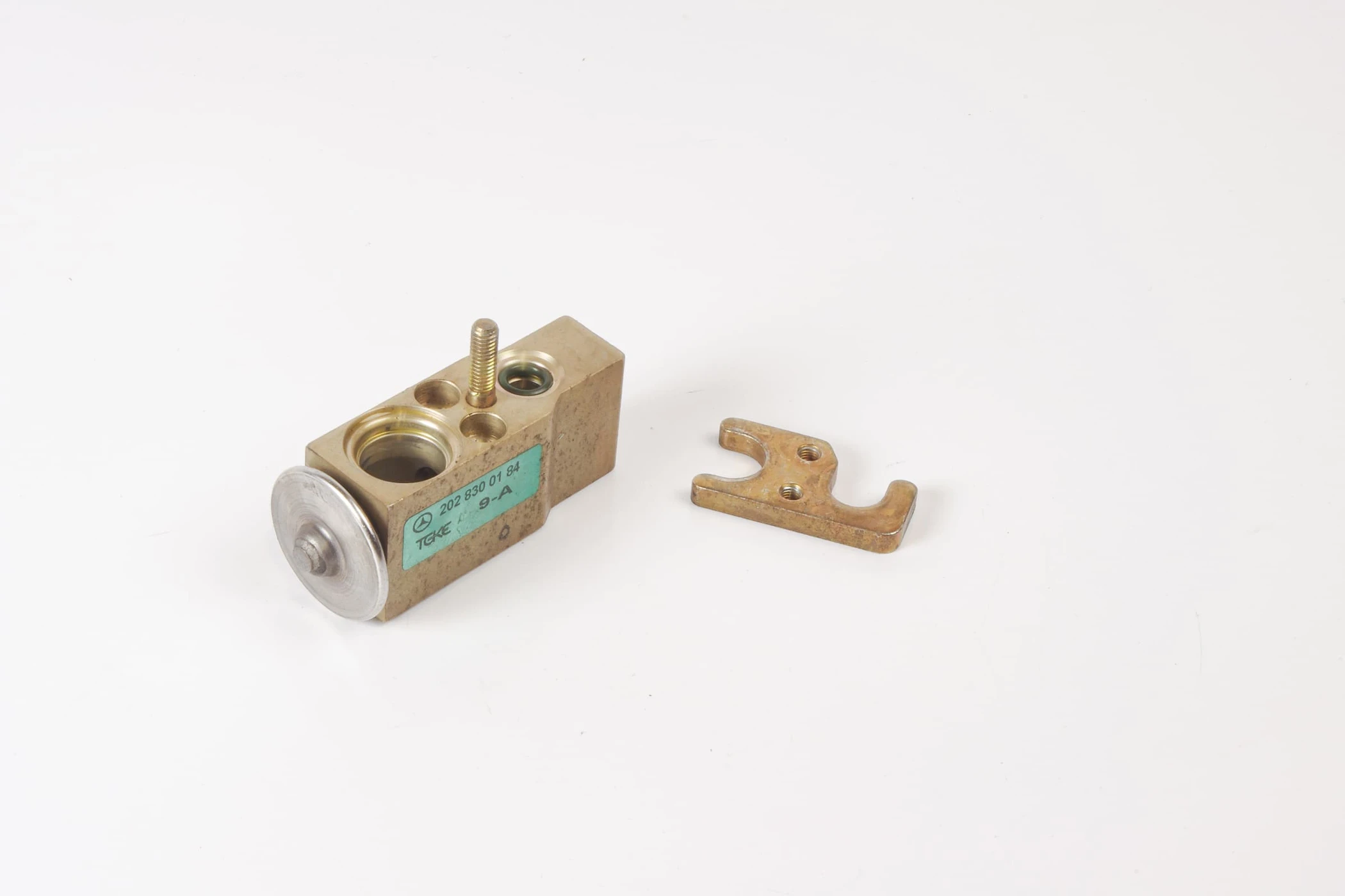 Mercedes 2028300184 A/C Expansion Valve | R129 SL W140 S R170 SLK W202 C C208...