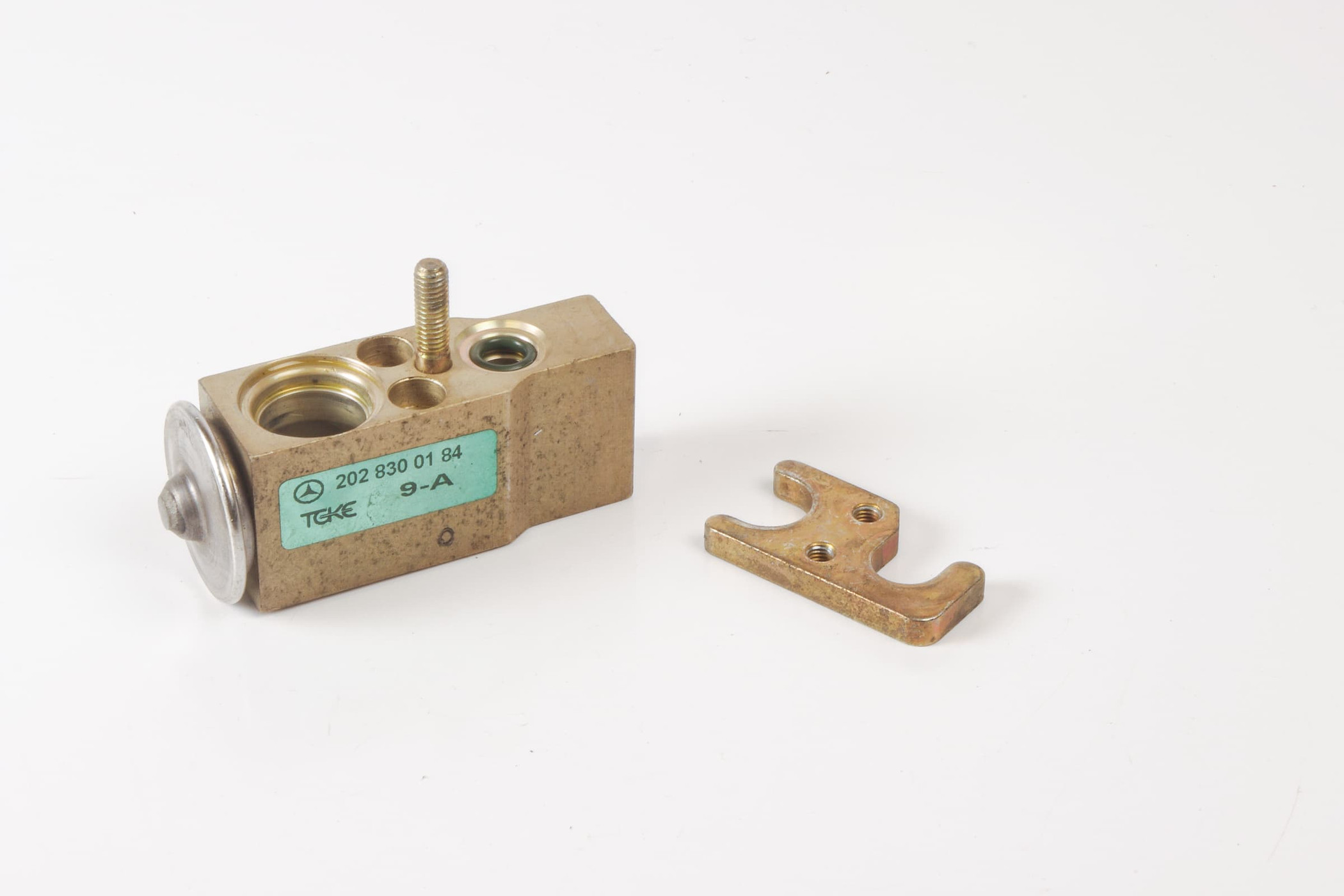 Mercedes 2028300184 A/C Expansion Valve | R129 SL W140 S R170 SLK W202 C C208...