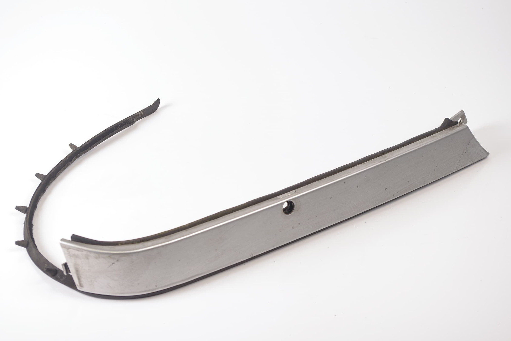 Mercedes 1408261477 Headlight Bezel - Front Right Silver | C140 S