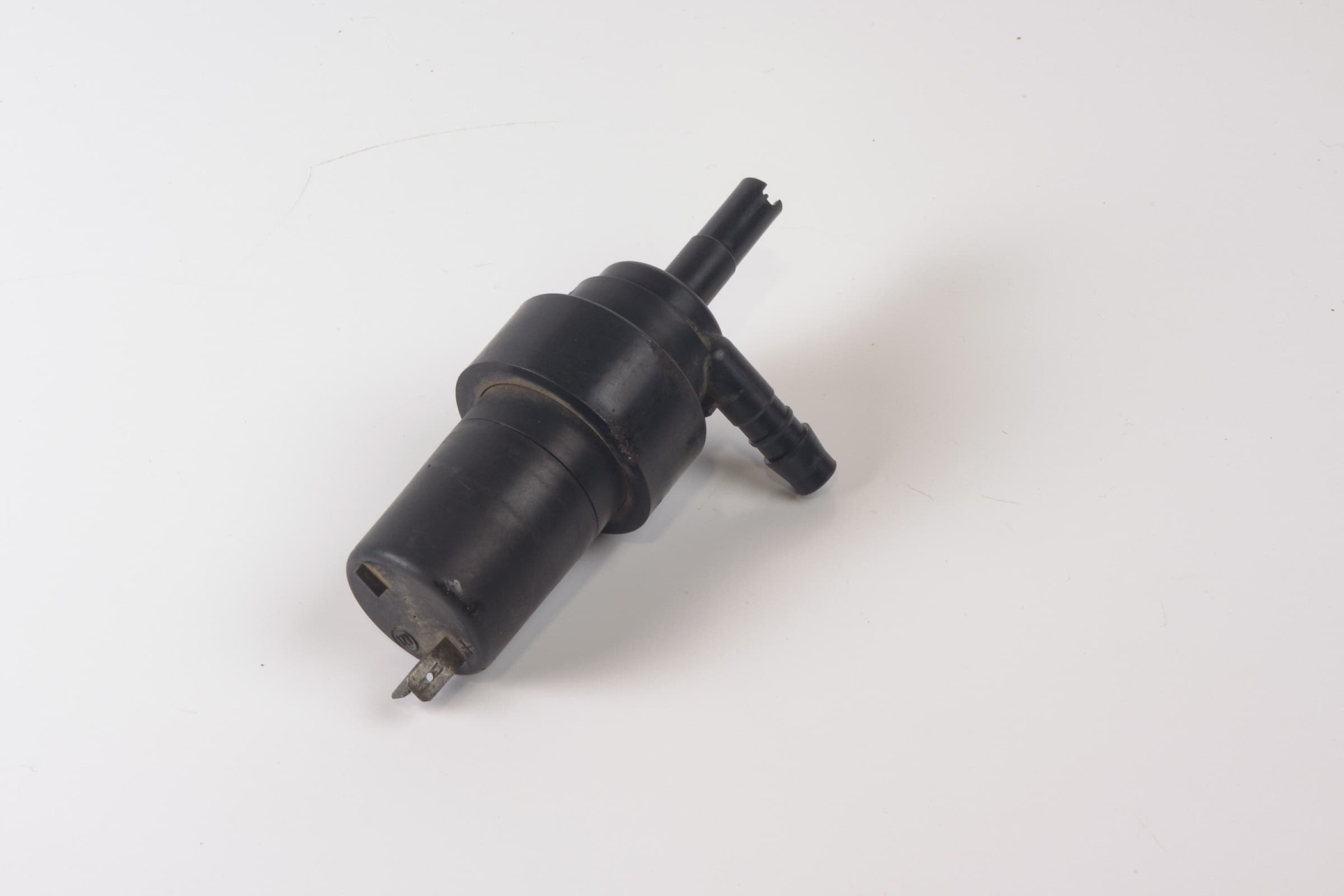 Mercedes 0008600826 Washer Pump - Front | W460 W463 G W638 V