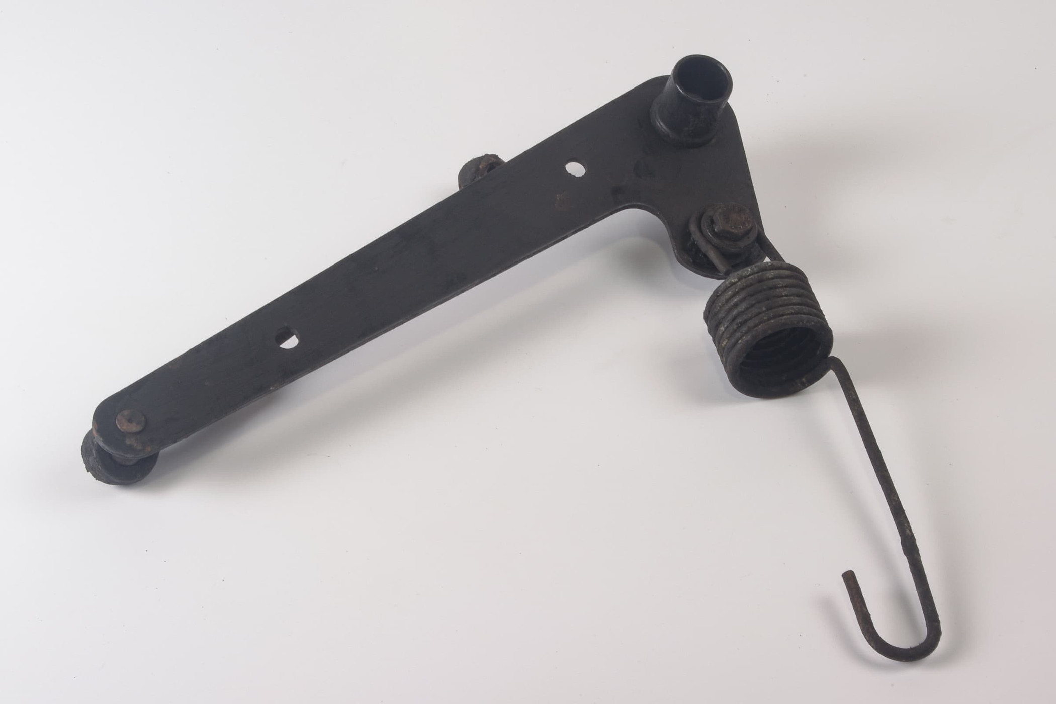 Mercedes 4604300023 Brake Power Regulator | W460 W461 W463 G