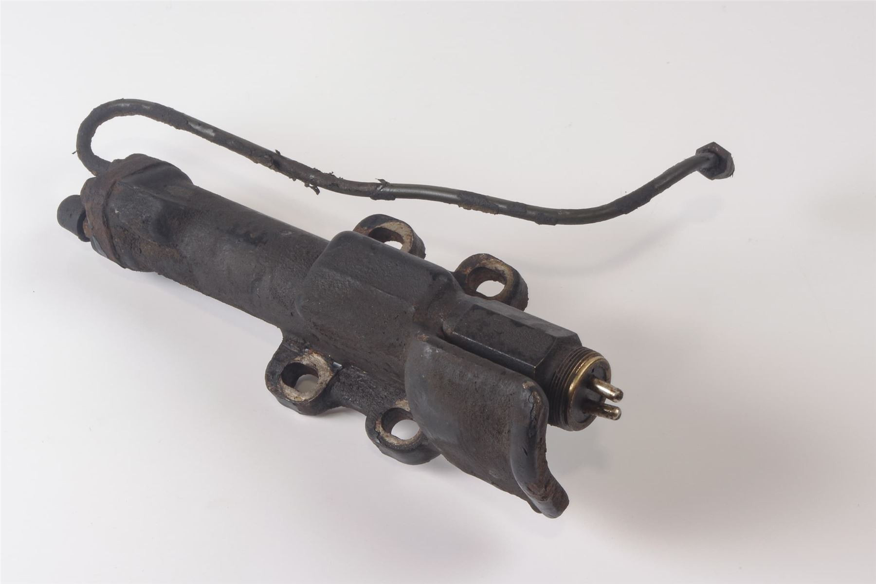 Mercedes 4603500584 Differential Lock Slave Cylinder | W460 W461 W463 G