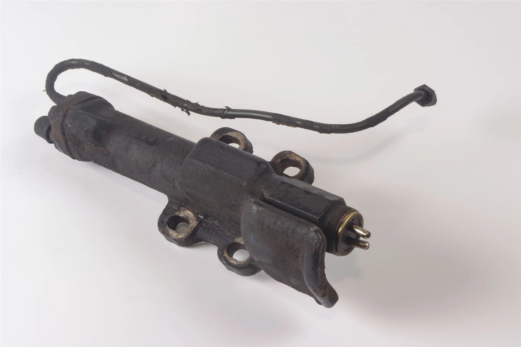 Mercedes 4603500584 Differential Lock Slave Cylinder | W460 W461 W463 G